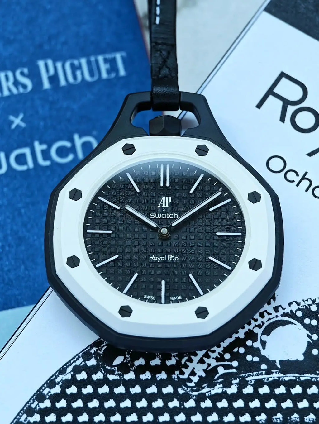 AP x Swatch Royal Pop `Ocho negro’