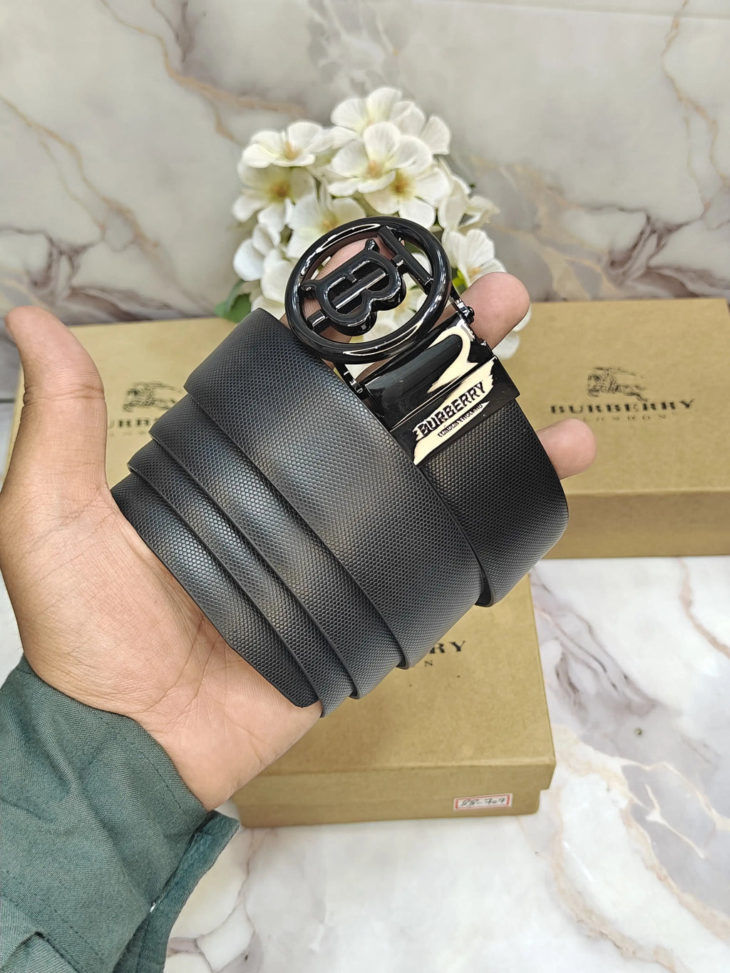 TB BURBERR Y PREMIUM QUALITY IMP REVERSIBLE BELT WITH OG BO·X BB-707