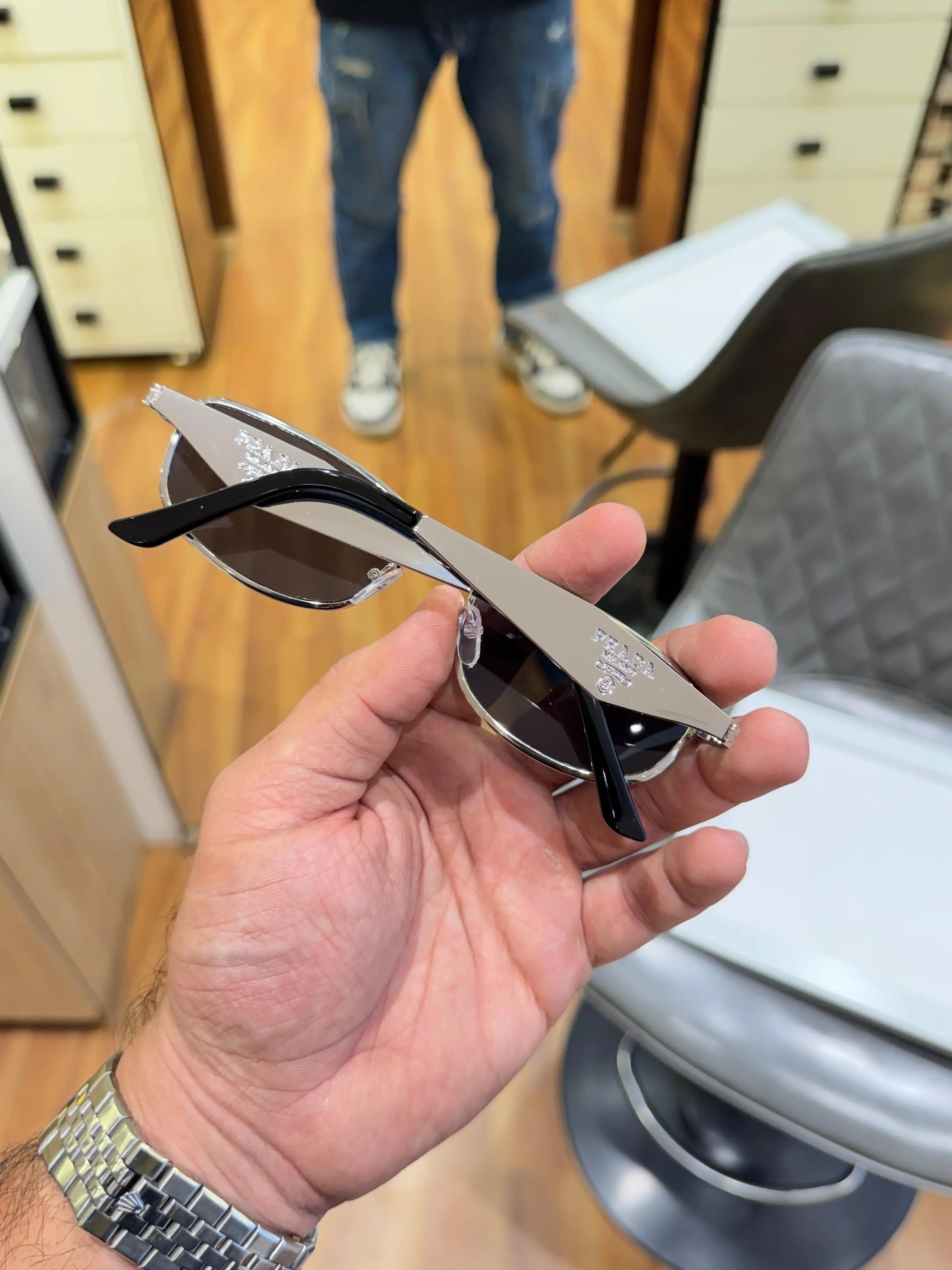 Prada_25072_silver_black