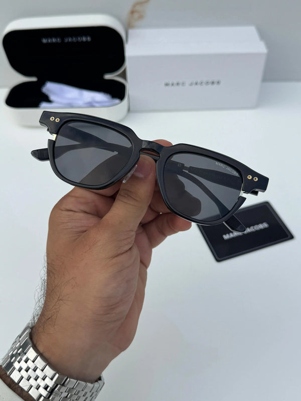 Marc_jacobs_1131_black_gold