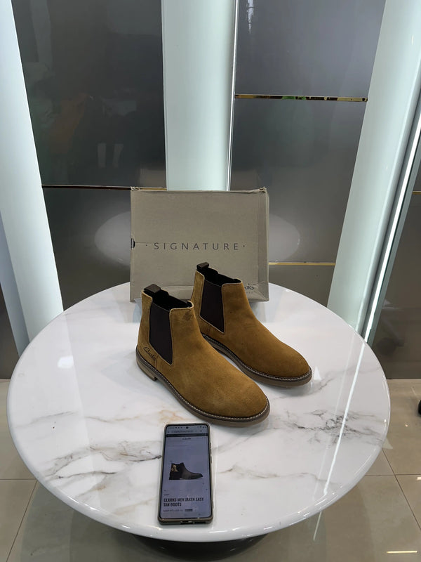Clarks_Signature Tan Suede Leather Chelsea Boots