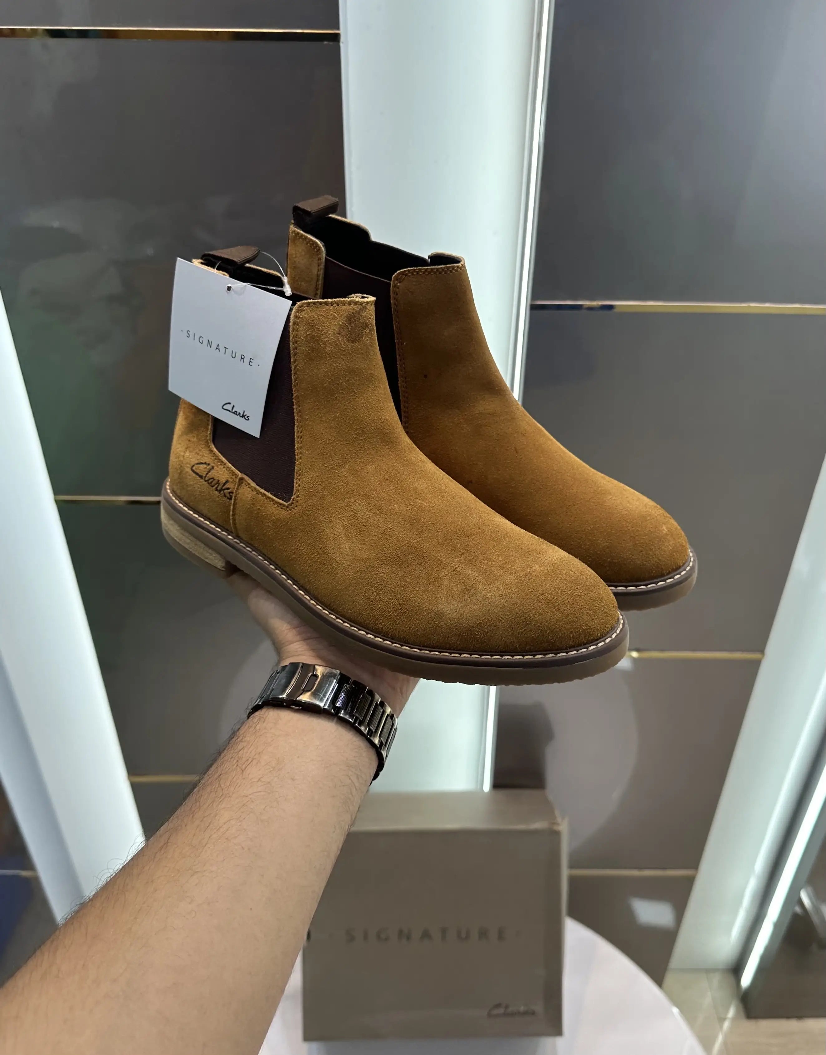 Clarks_Signature Tan Suede Leather Chelsea Boots