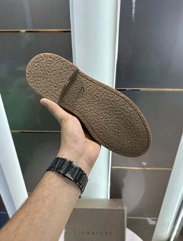 Clarks_Signature Tan Suede Leather Chelsea Boots