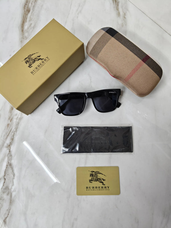 Burberry 4358 Glossy Black white