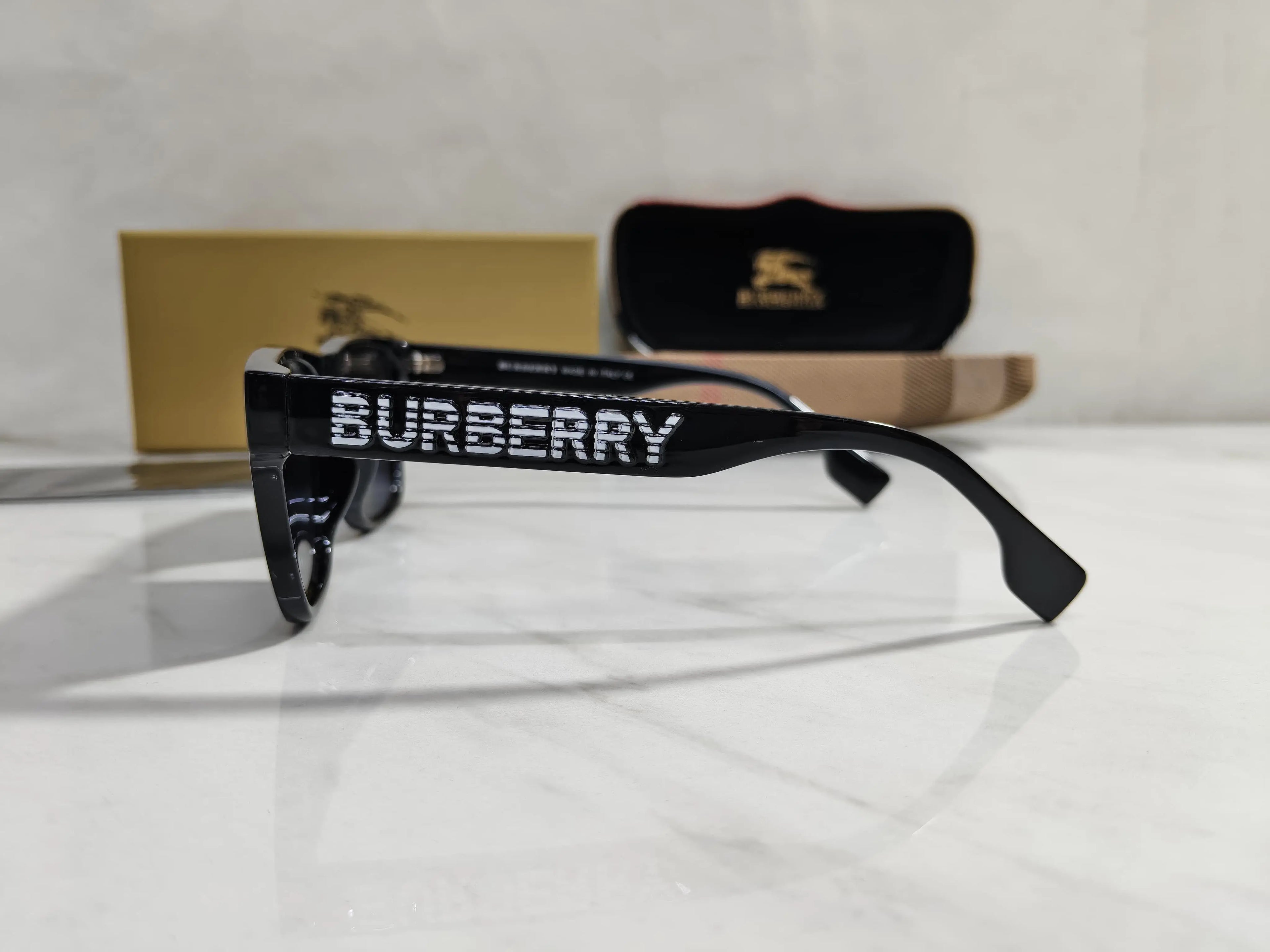 Burberry 4358 Glossy Black white
