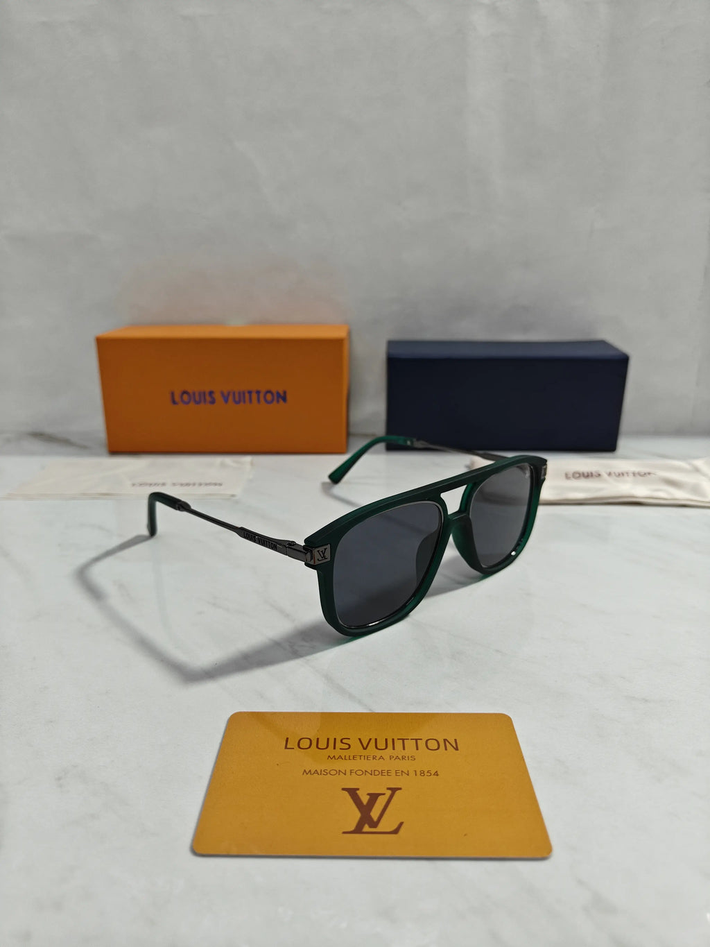 Louis Vuitton 2595 Bottle Green