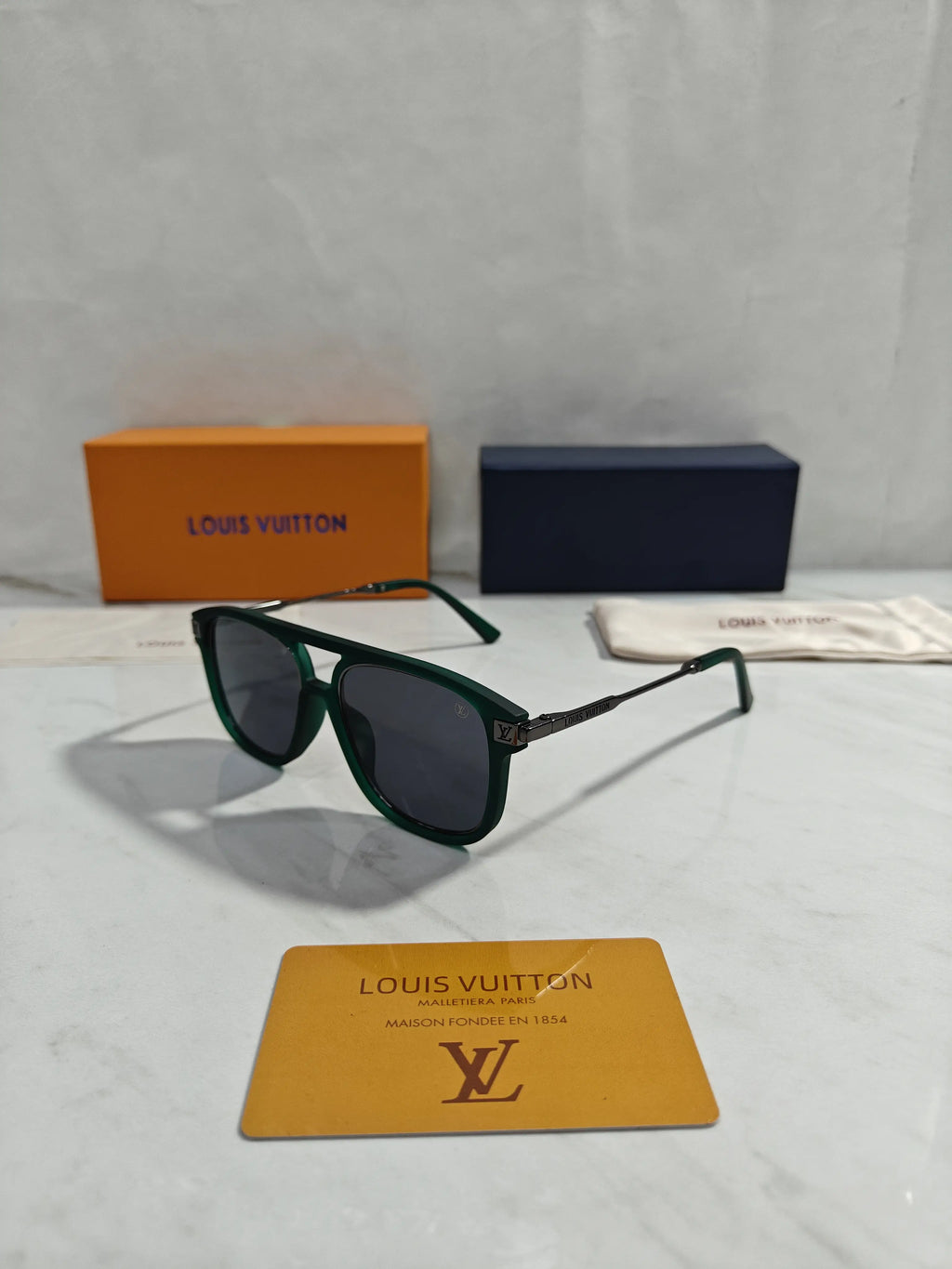 Louis Vuitton 2595 Bottle Green