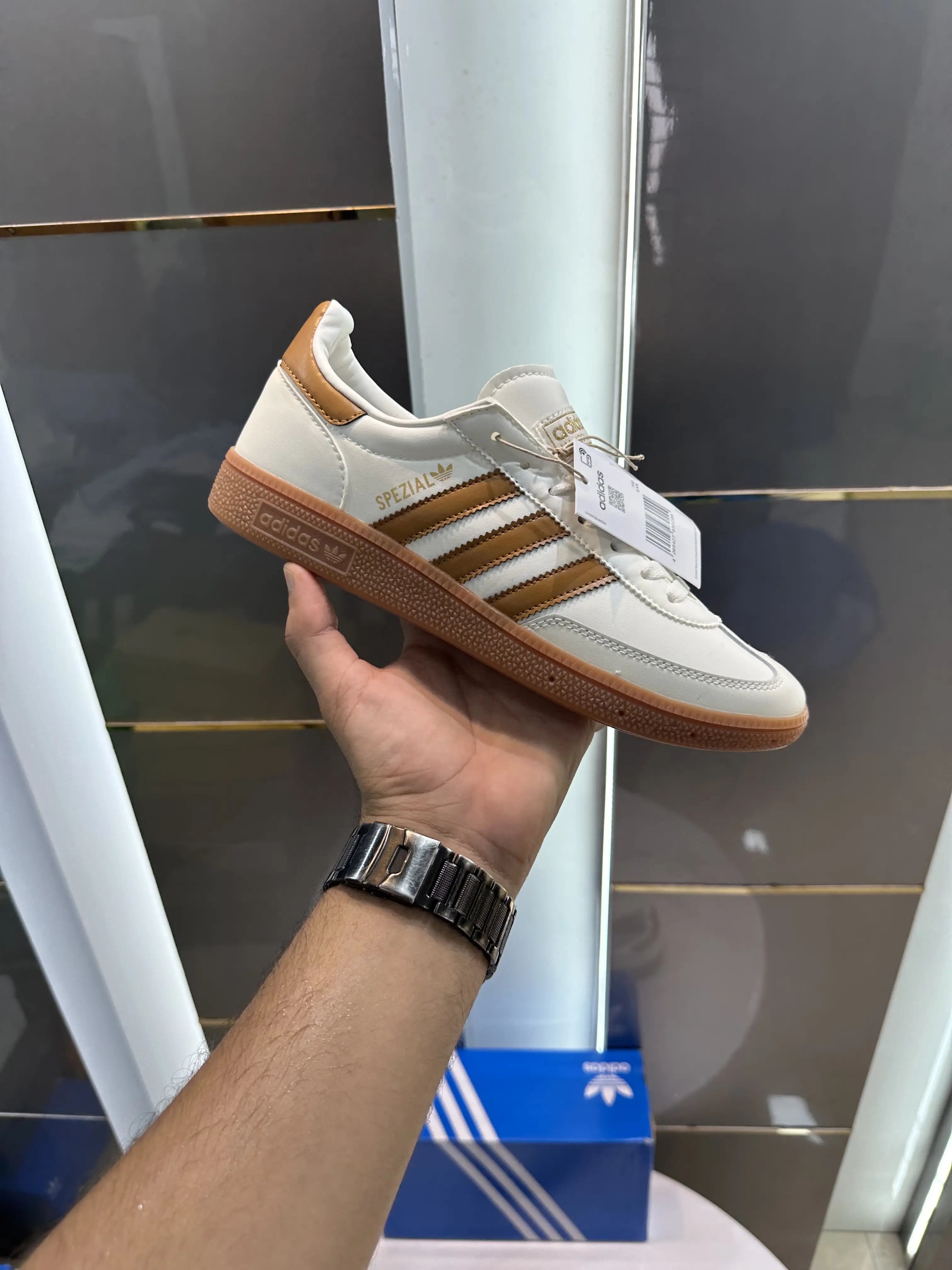 Adidas_Handball Spezial Off White Cardboard Gum Sneaker For Men Secondary image