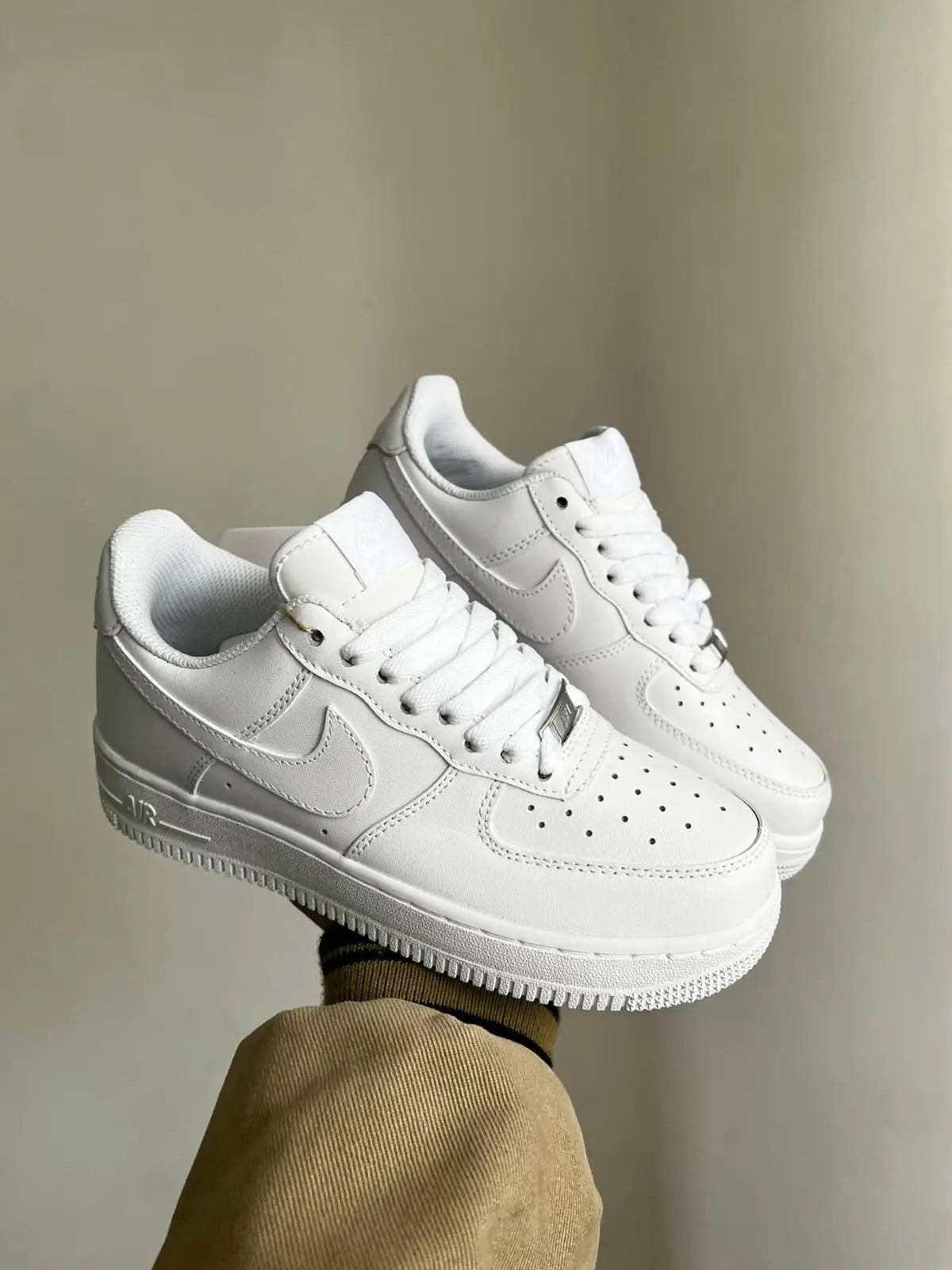 Nike_Airforce 1 All White Shoes