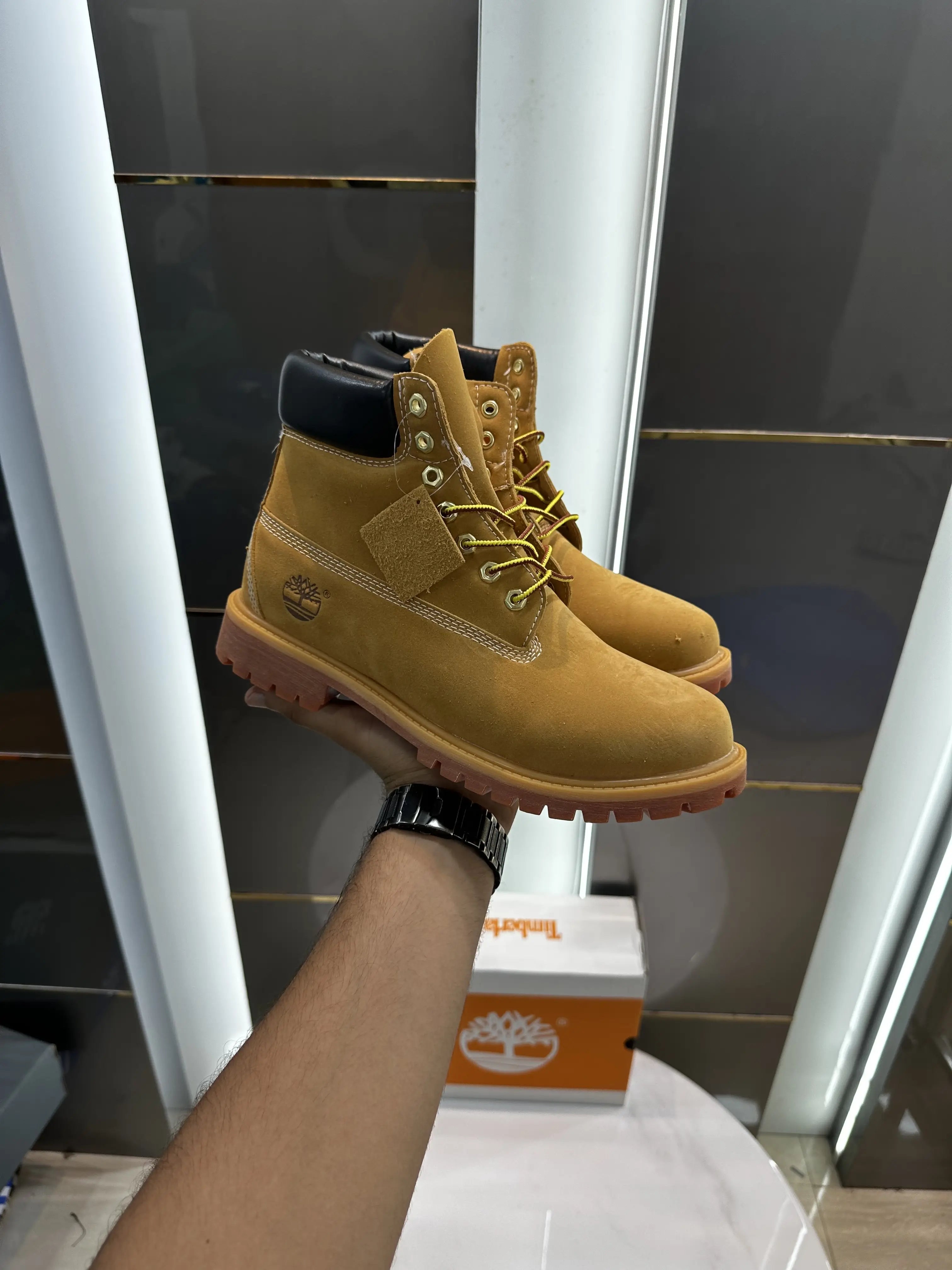Timberland_Classic Leather Boots Tan