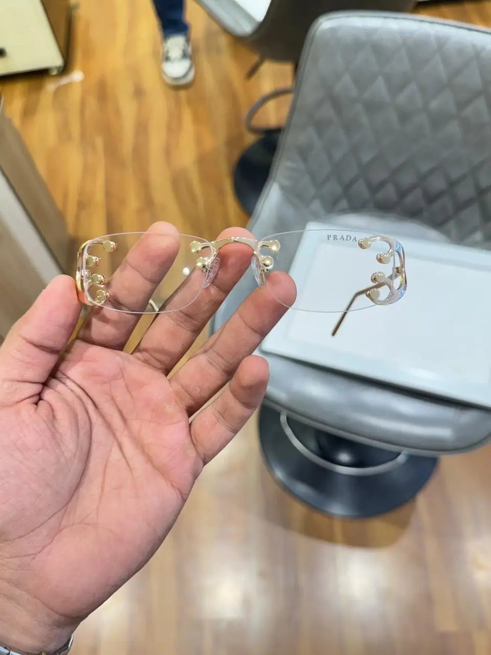 Prada_161_gold_plano