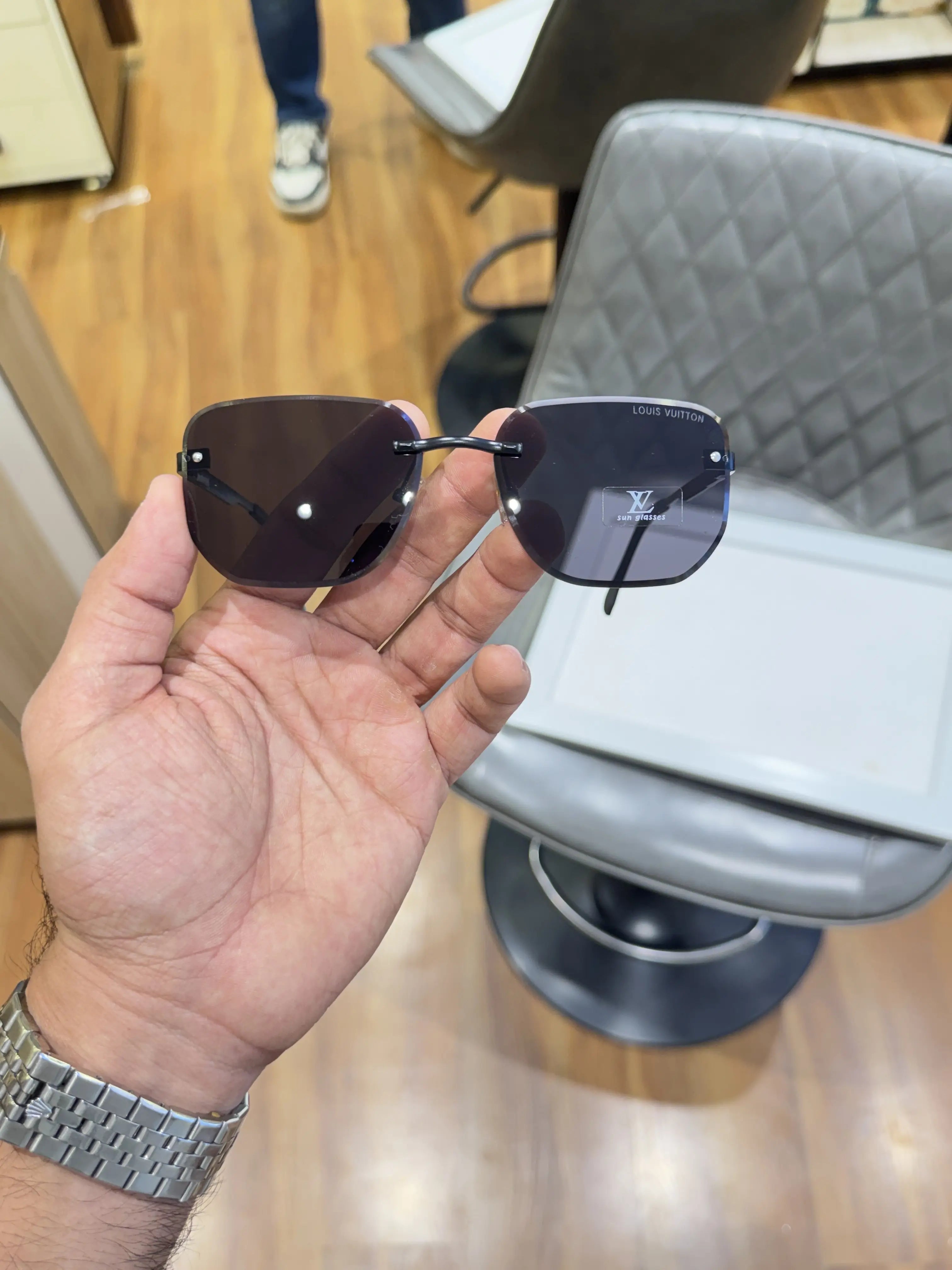 Louis_vuitton_22077_black