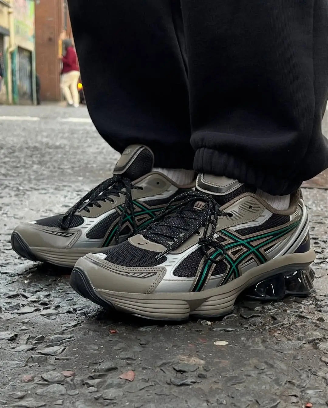 Asics_Gel Kinetic Fluent Black Dark Taupe Shoes Secondary image