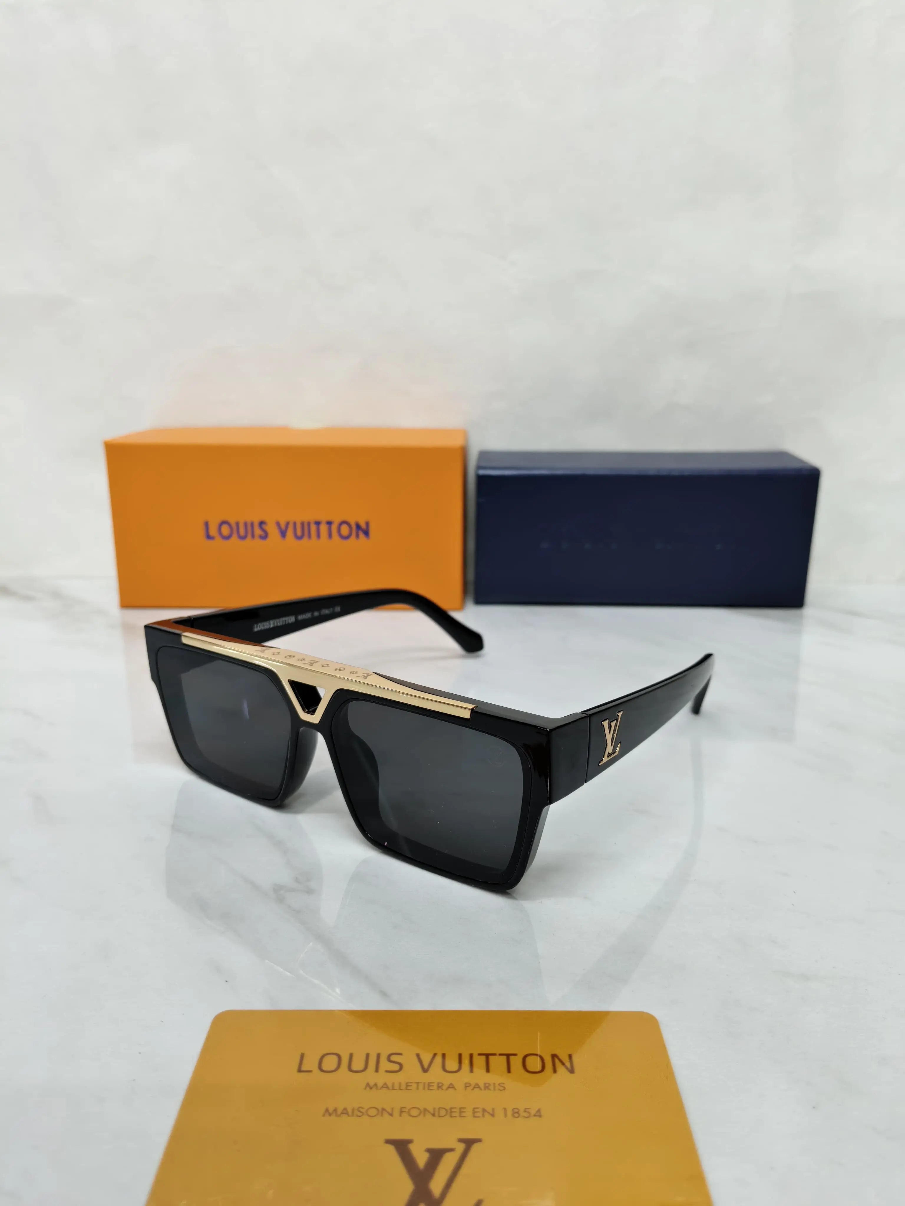 LOUIS VUITTON 1984 BLACK GOLD