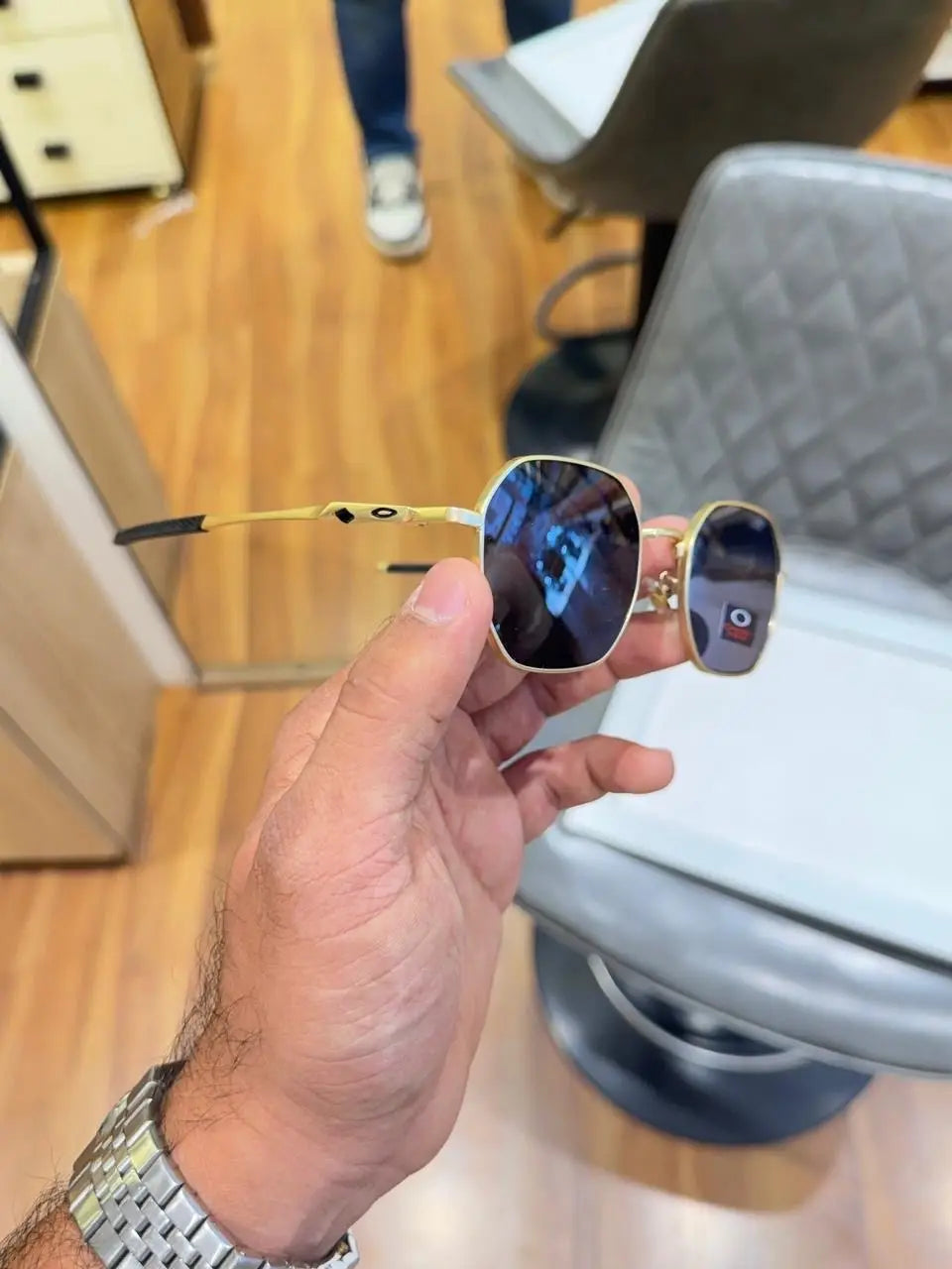 Oakley_24013_gold_black
