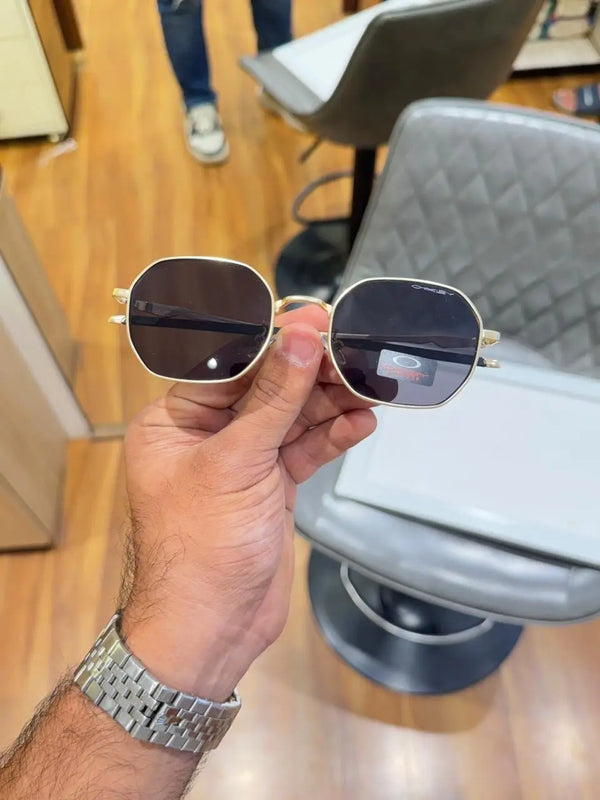 Oakley_24013_gold_black