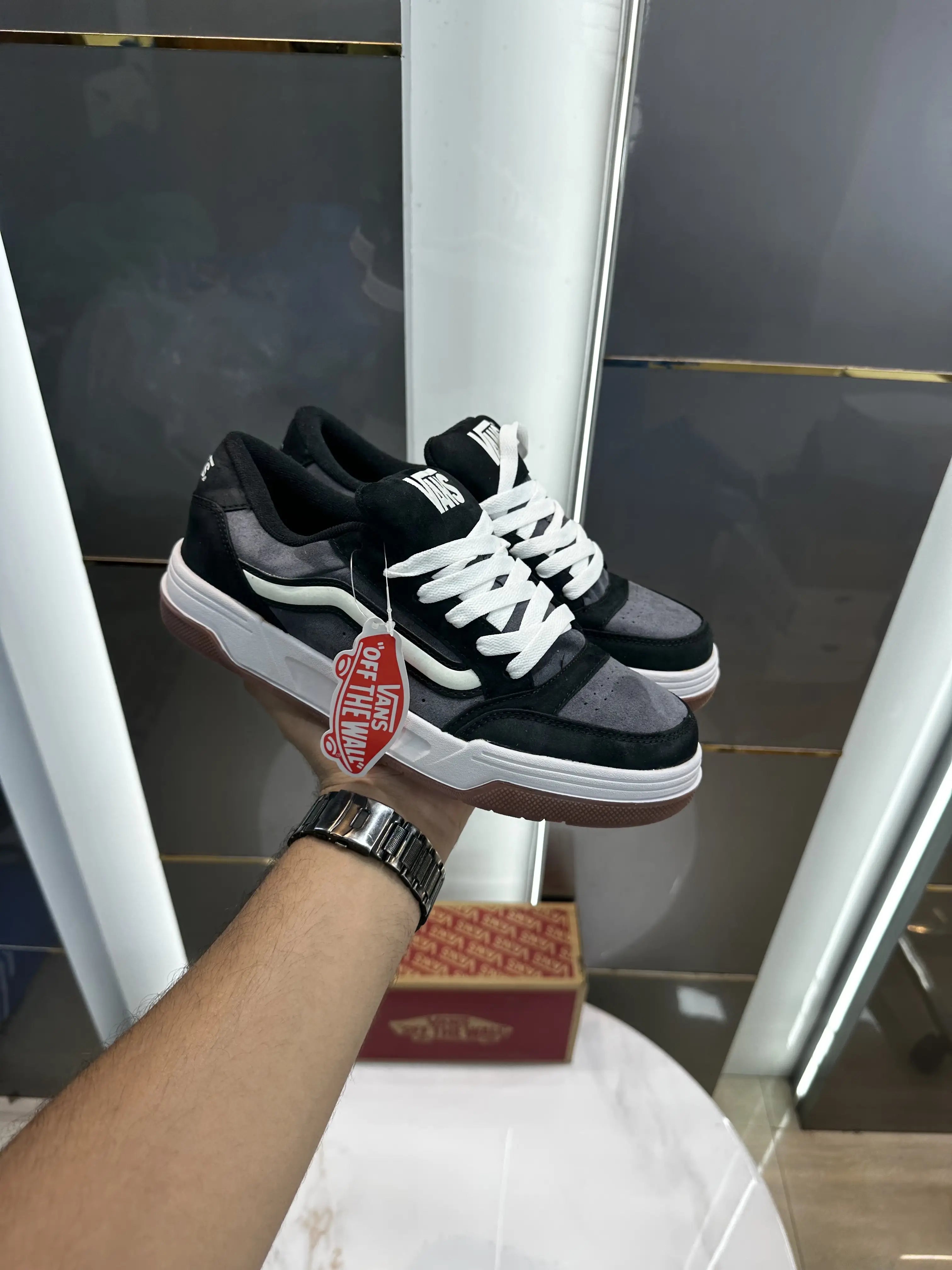 Vans_Hylane Black White Gum Sneakers