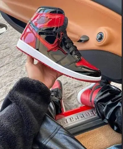 Air Jordan Retro 1 patent Bred Main image