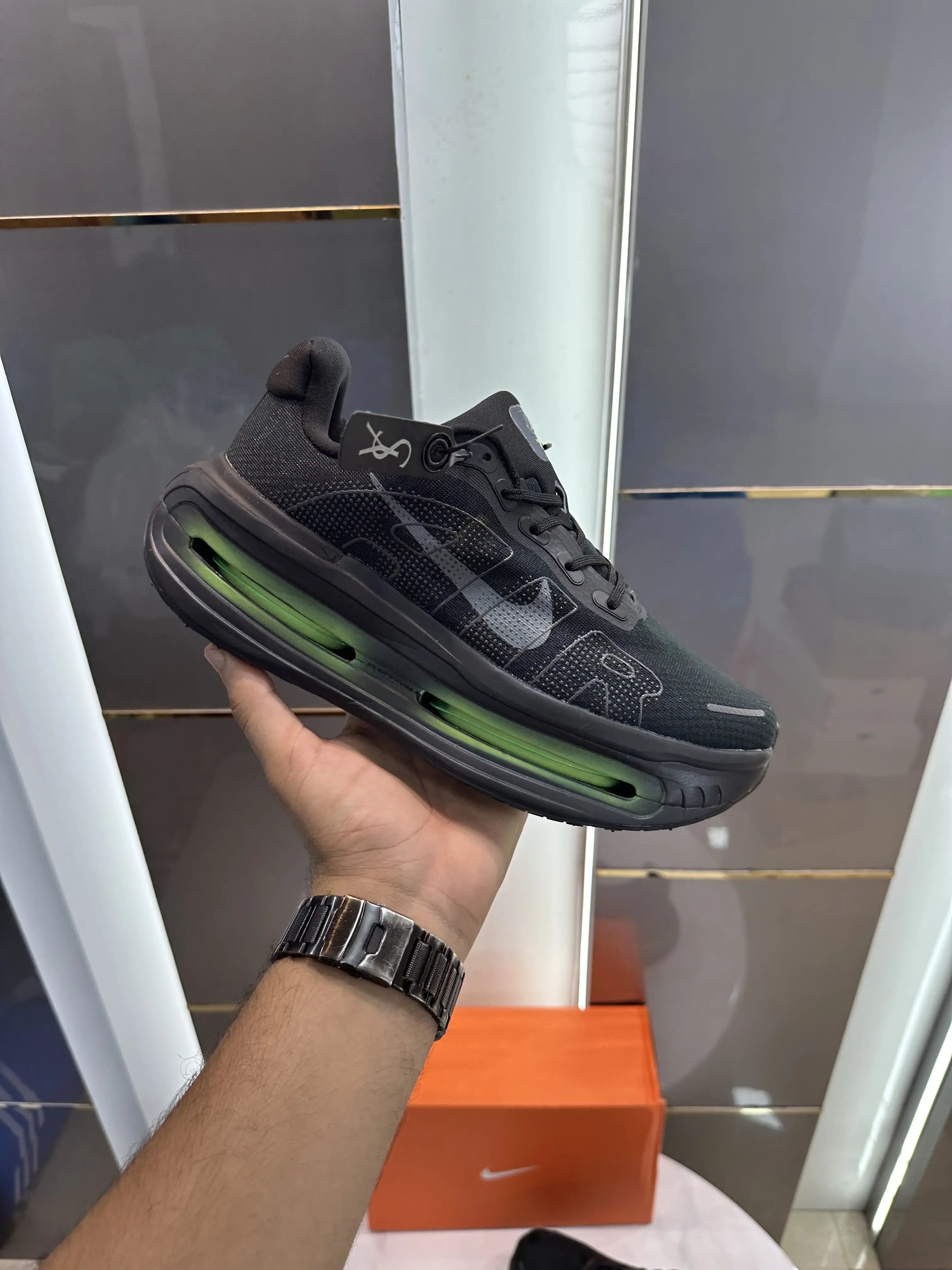 Nike_Vomero Premium Black Volt Shoes