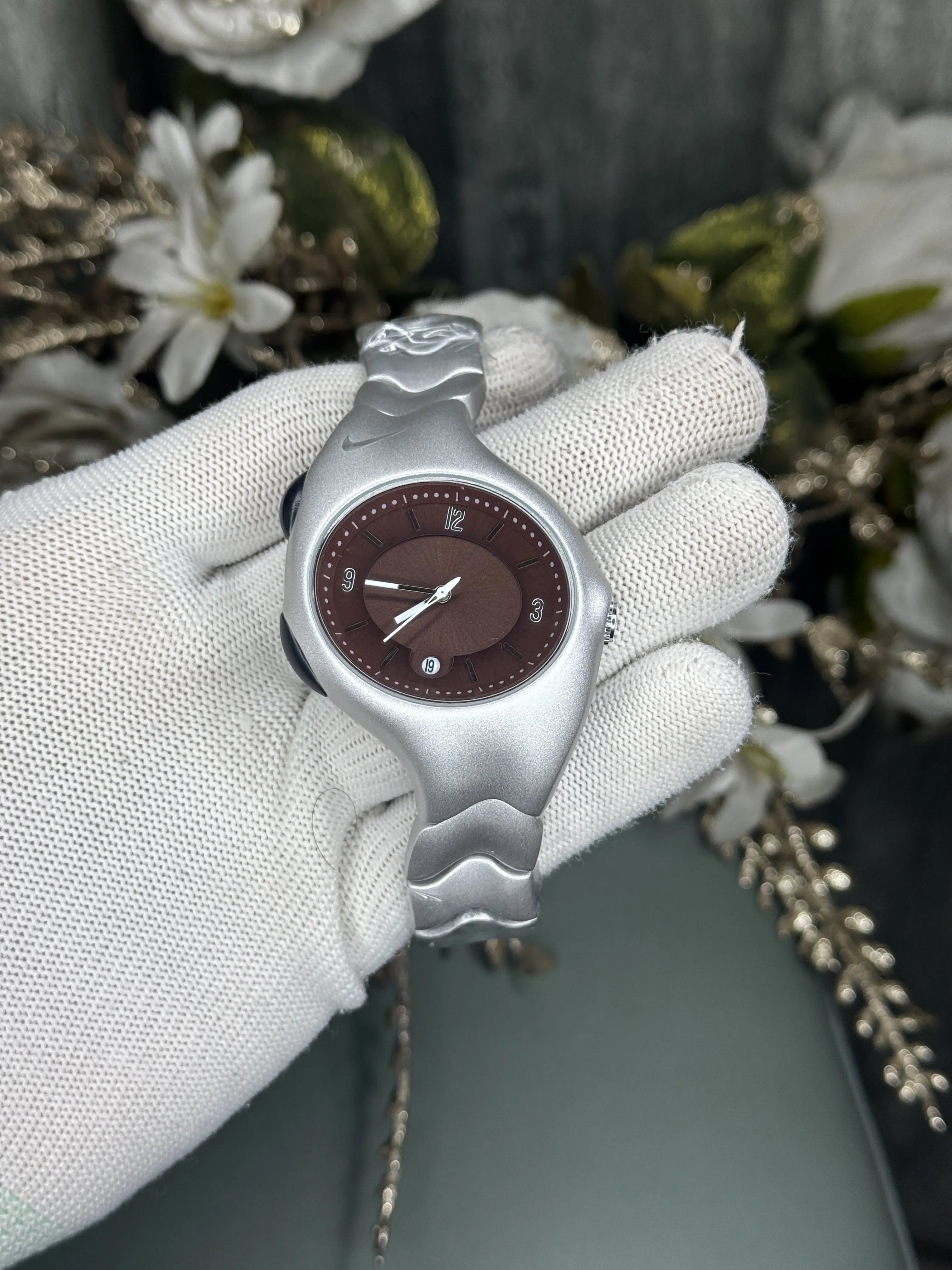 Nik e Silver Brown Premium Watch