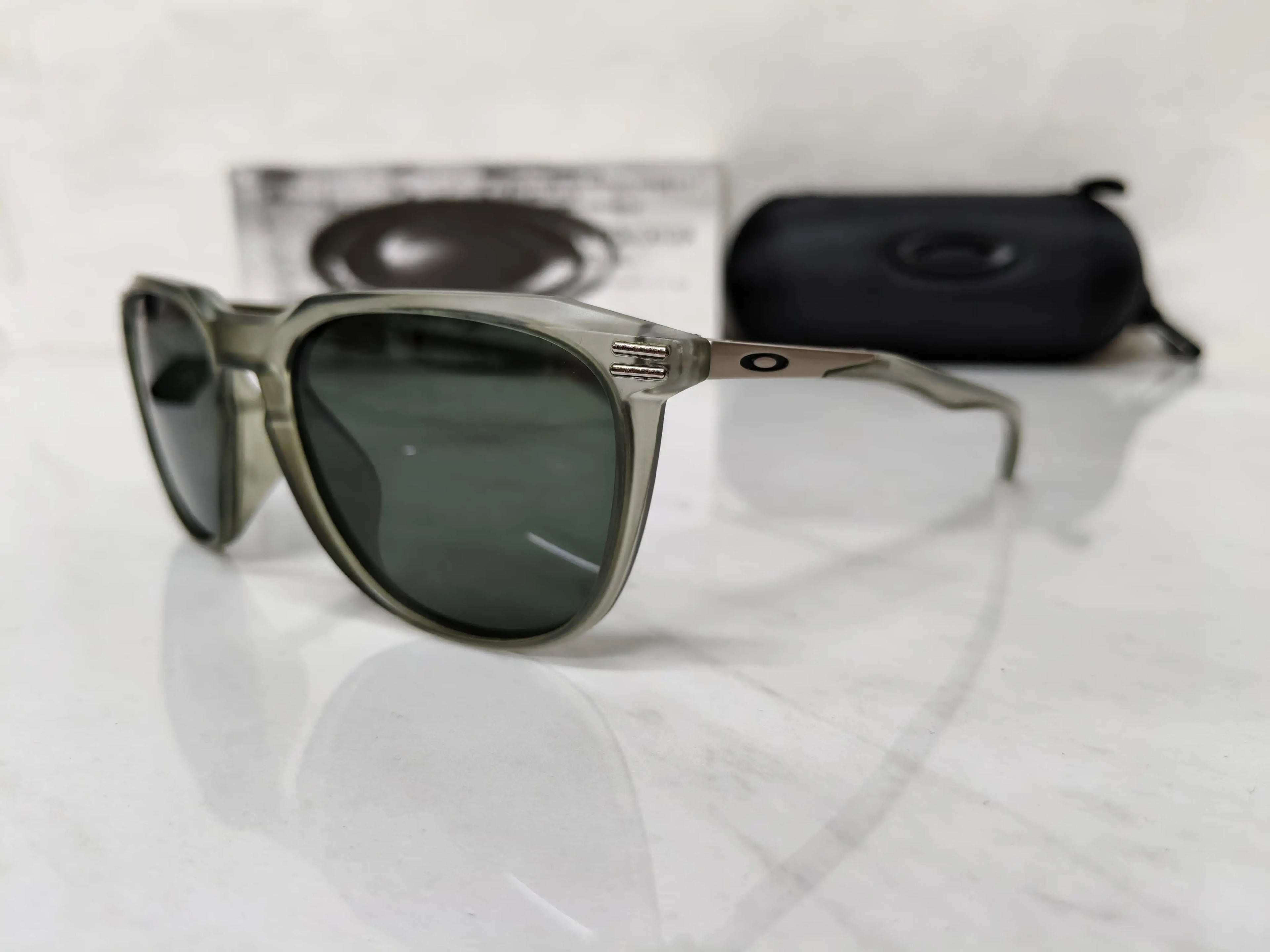 OAKLEY TO4931 CRSYTAL OLIVE GREEN