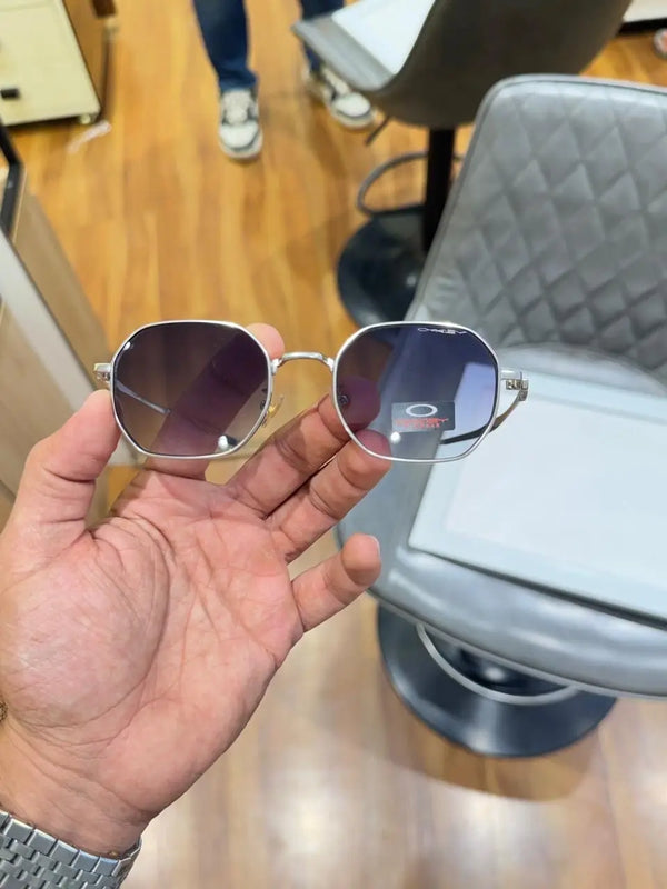 Copy Oakley_24013_silver_black