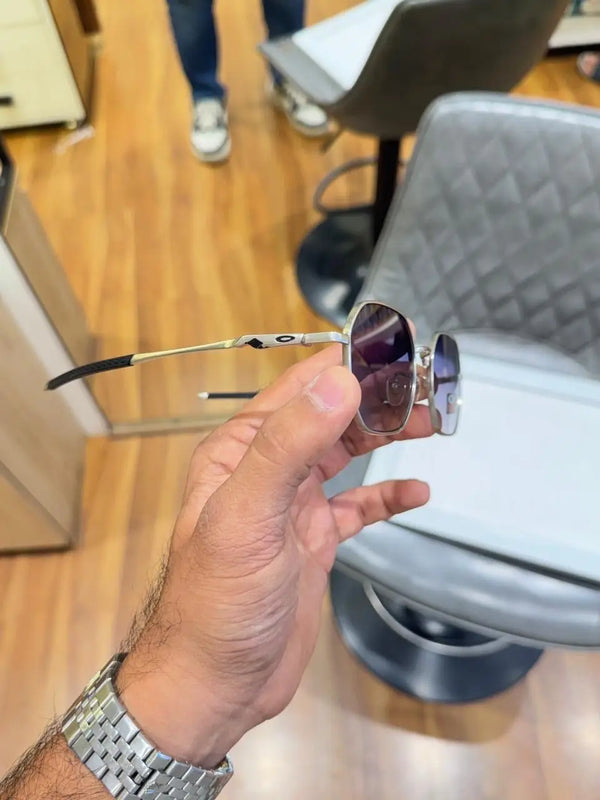 Copy Oakley_24013_silver_black