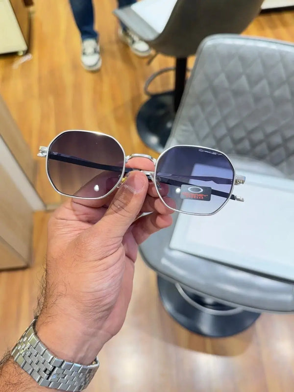 Copy Oakley_24013_silver_black