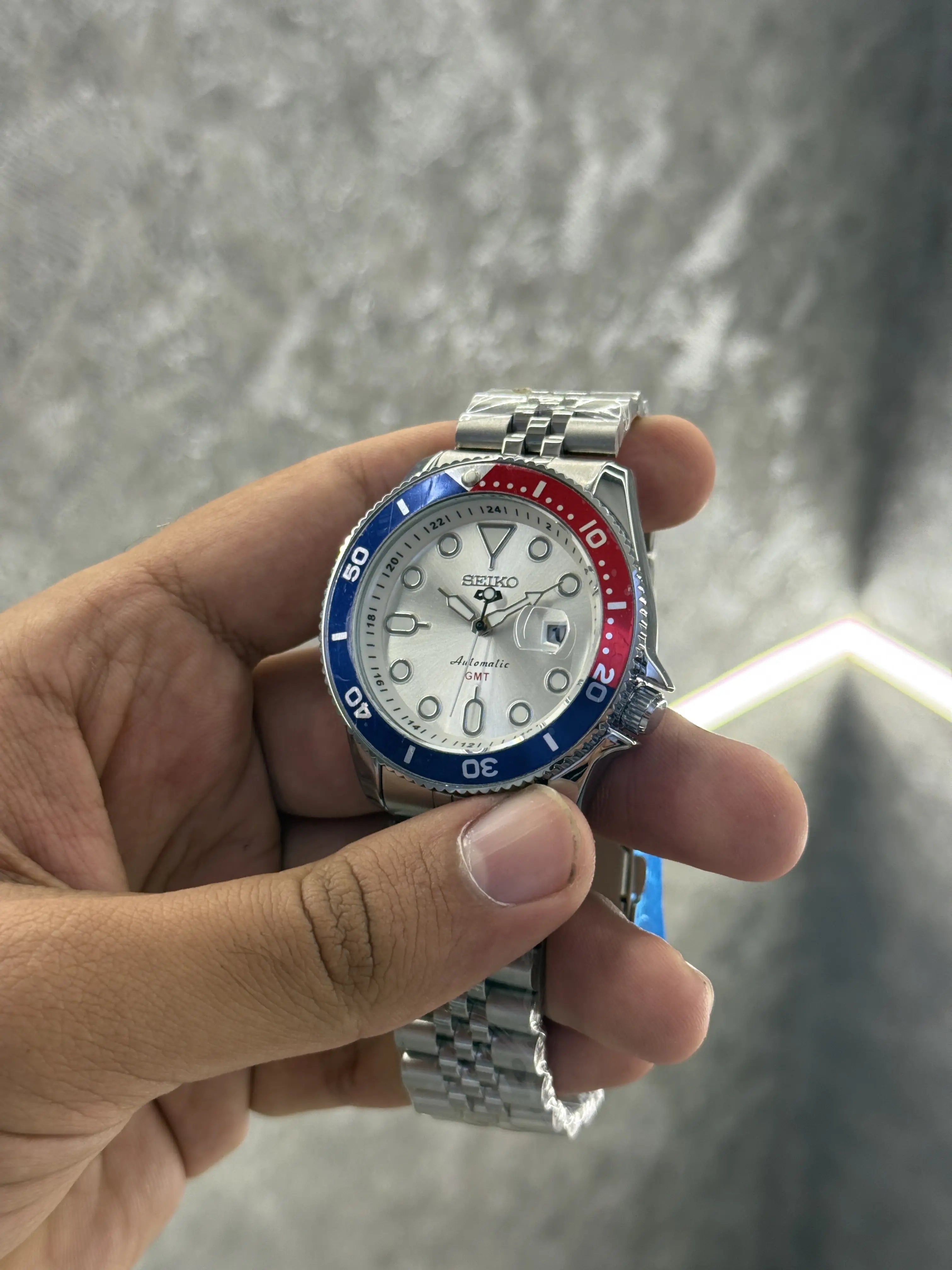 Seiko 5 sports Glow back open 039 Main image