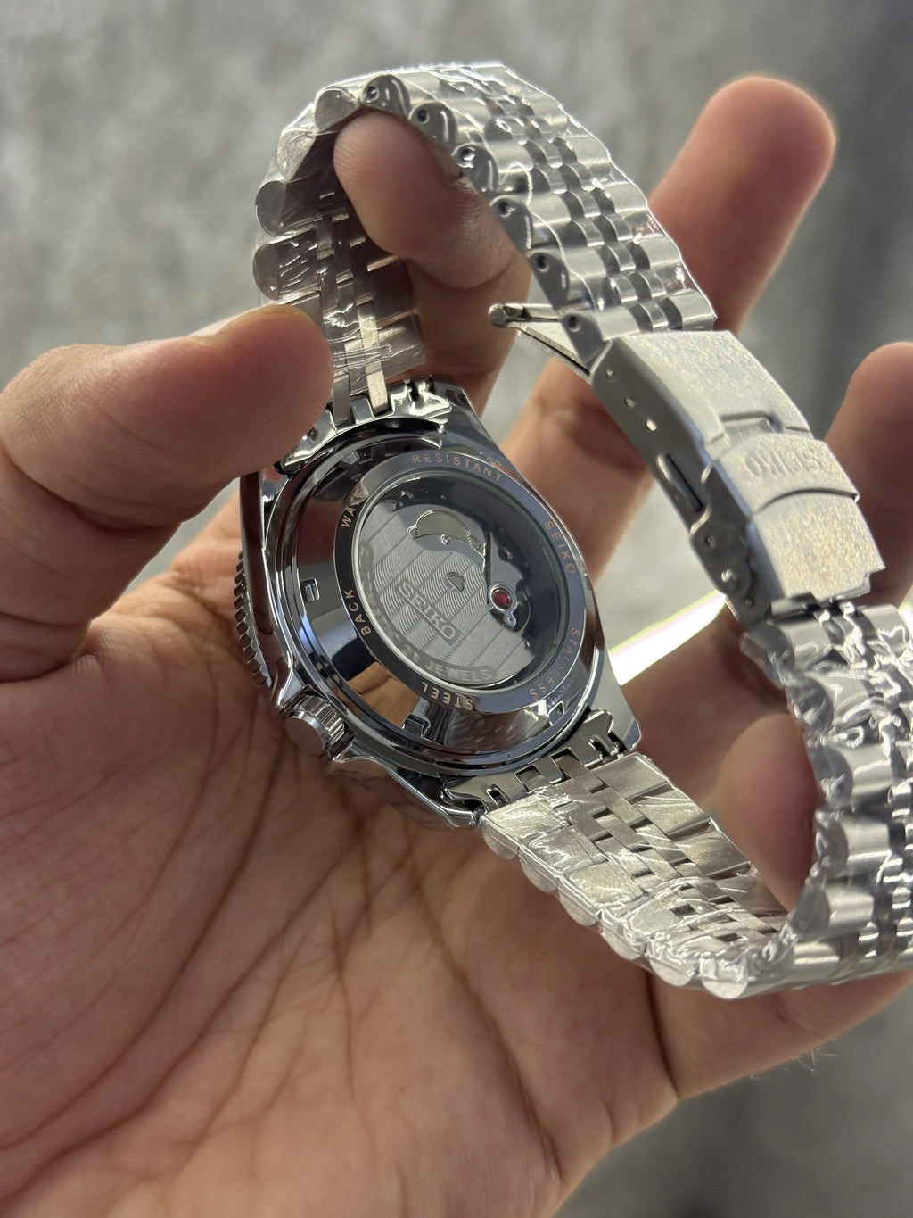 Seiko 5 sports Glow back open 039