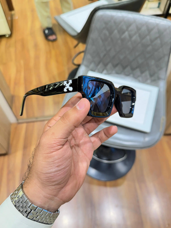 Off_white_full_black