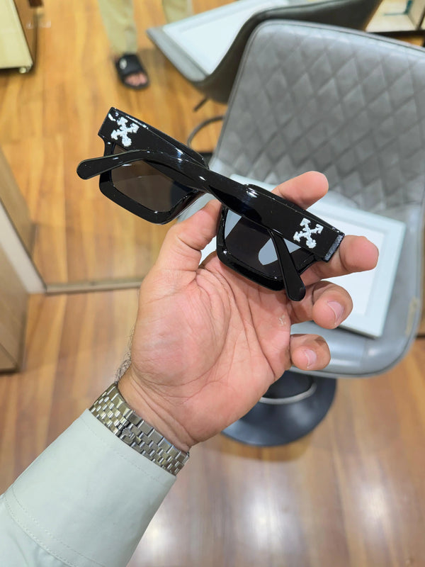 Off_white_full_black