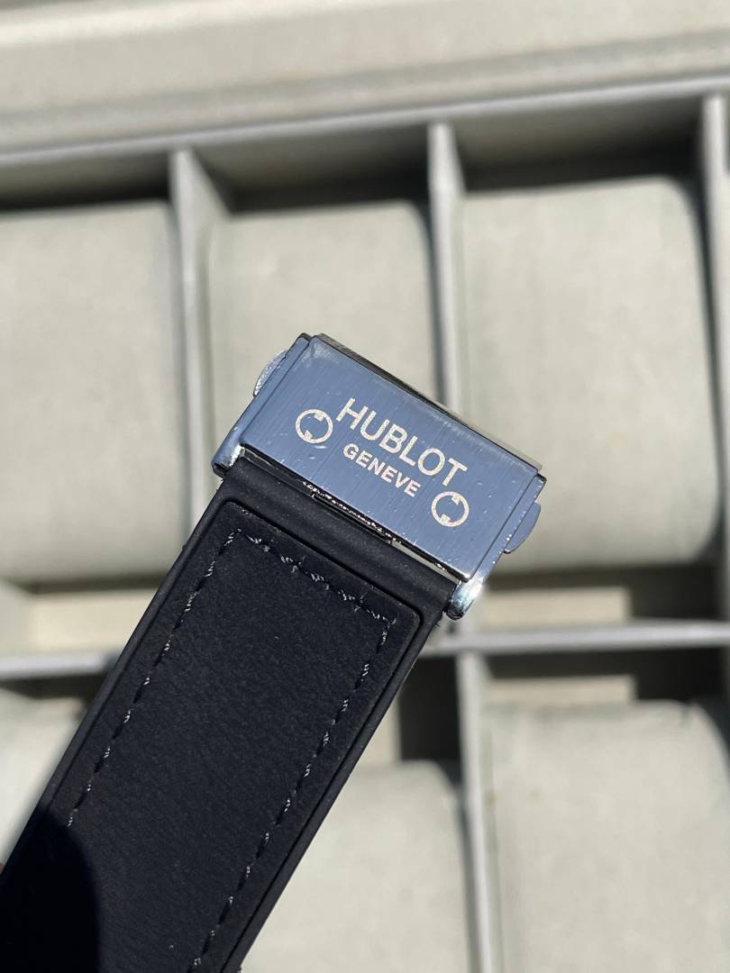 Hublot calender non chrono Secondary image