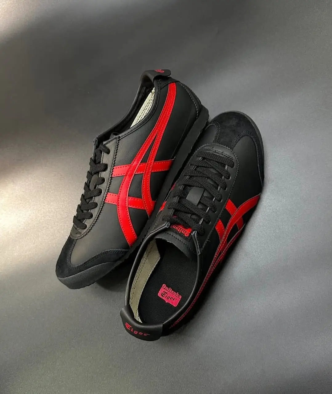 Onitsukaa tiger Mexico 66 Black Classic Red (240