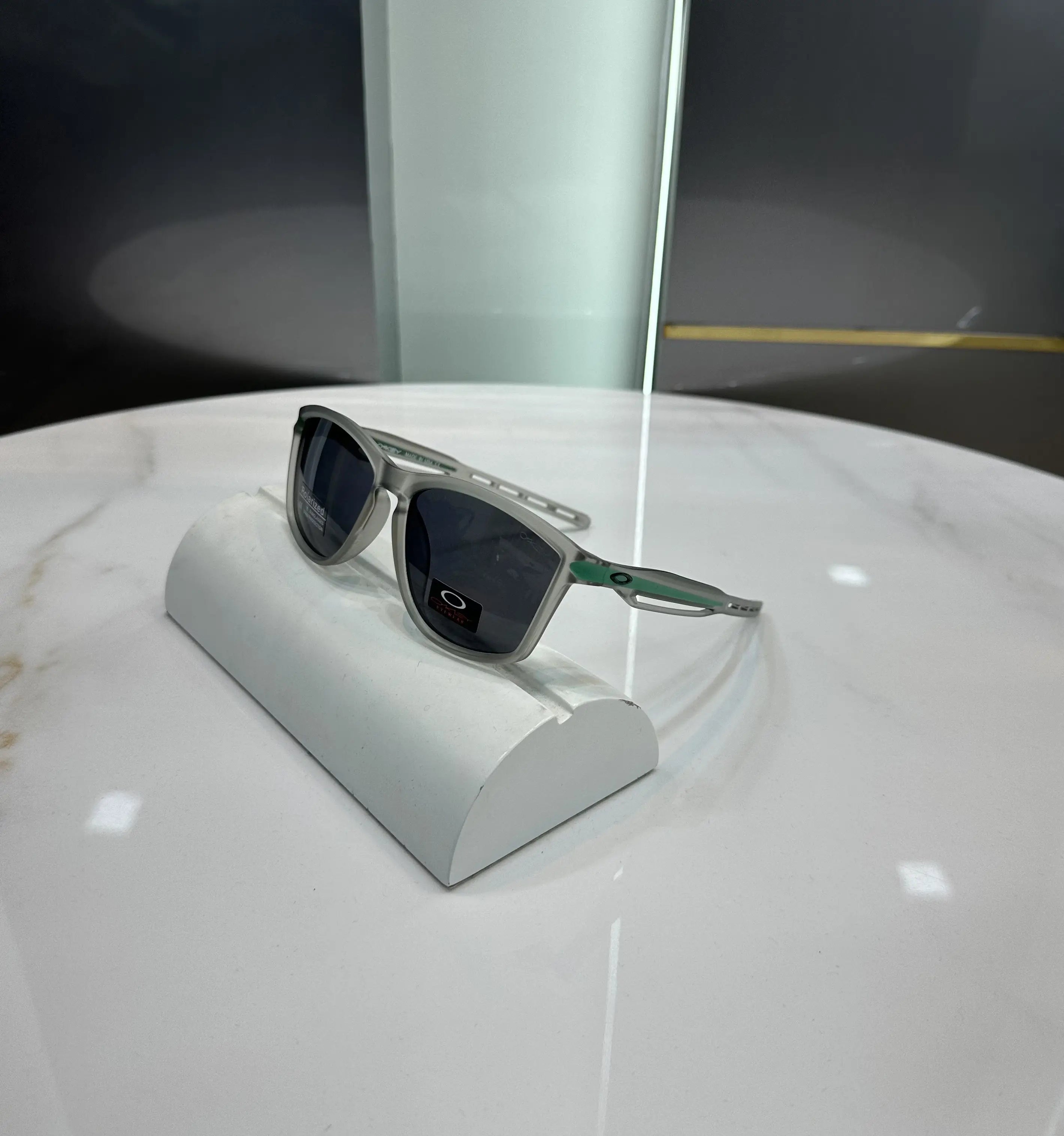 Oakle y Grey Black Premium Shades 3363
