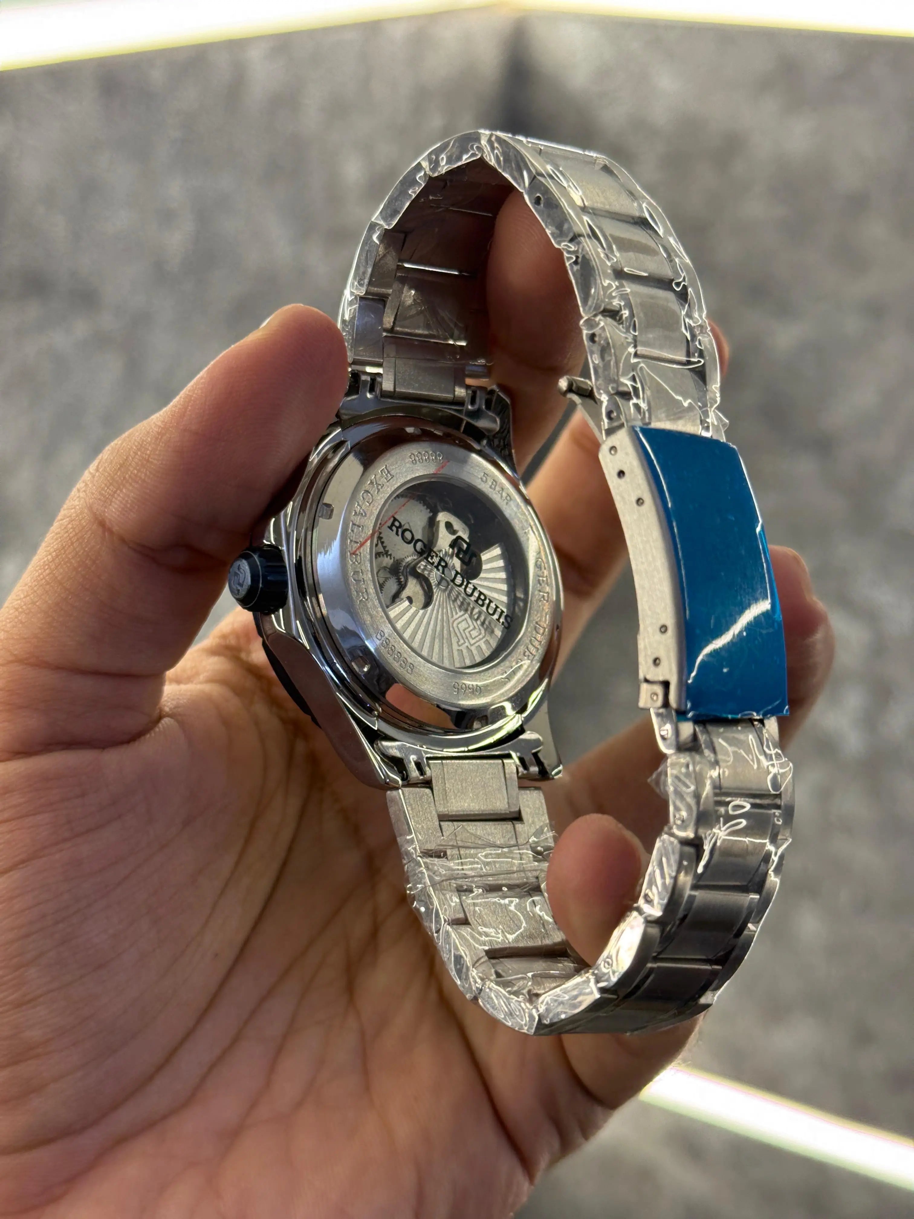 Roger dubuis Skeleton dial Automatic Back open Og lock