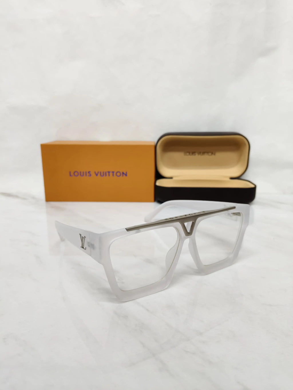 LOUIS VUITTON 1502 CRYSTAL WHITE FRAME