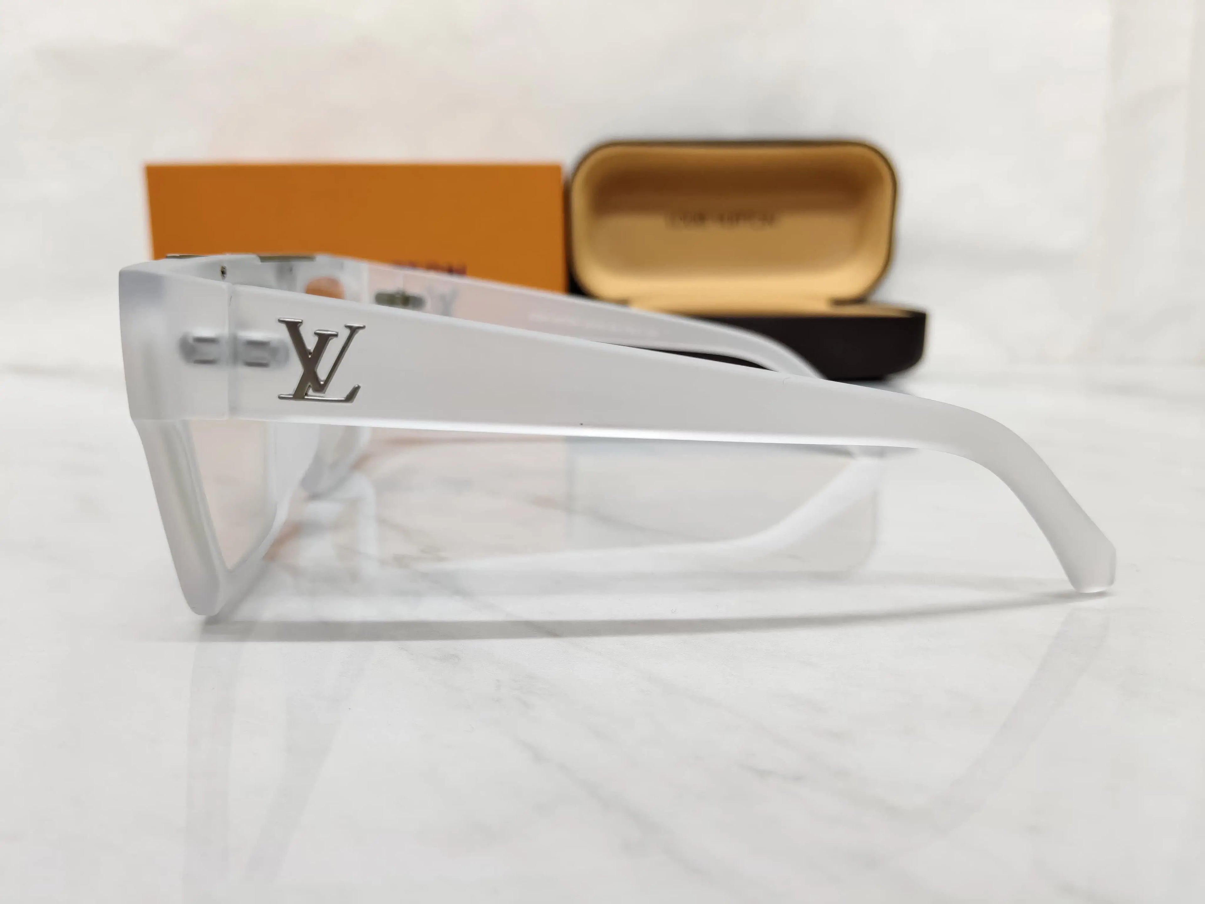 LOUIS VUITTON 1502 CRYSTAL WHITE FRAME