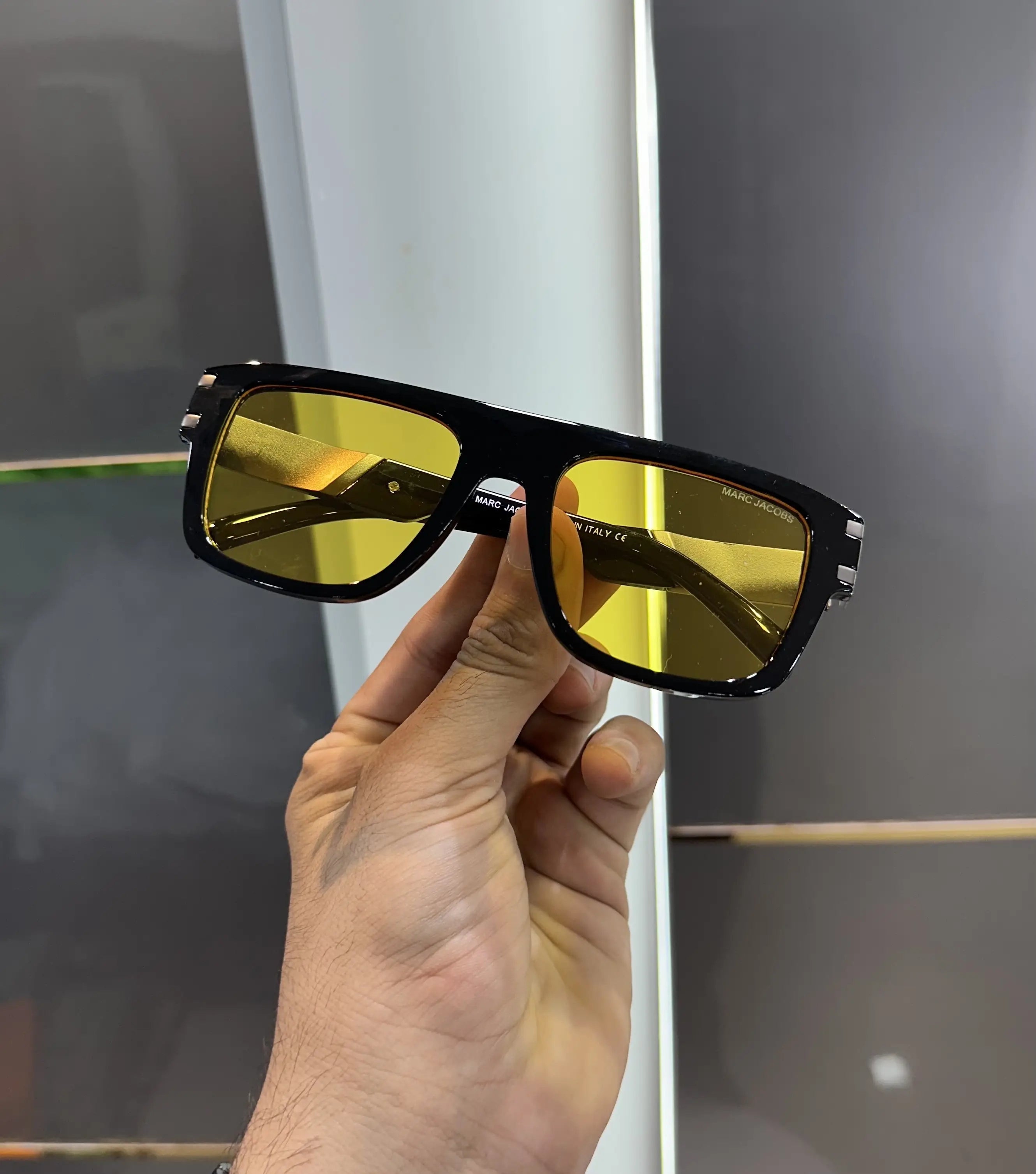 Marc Jacobs Black Yellow Premium Shades 1004 Secondary image