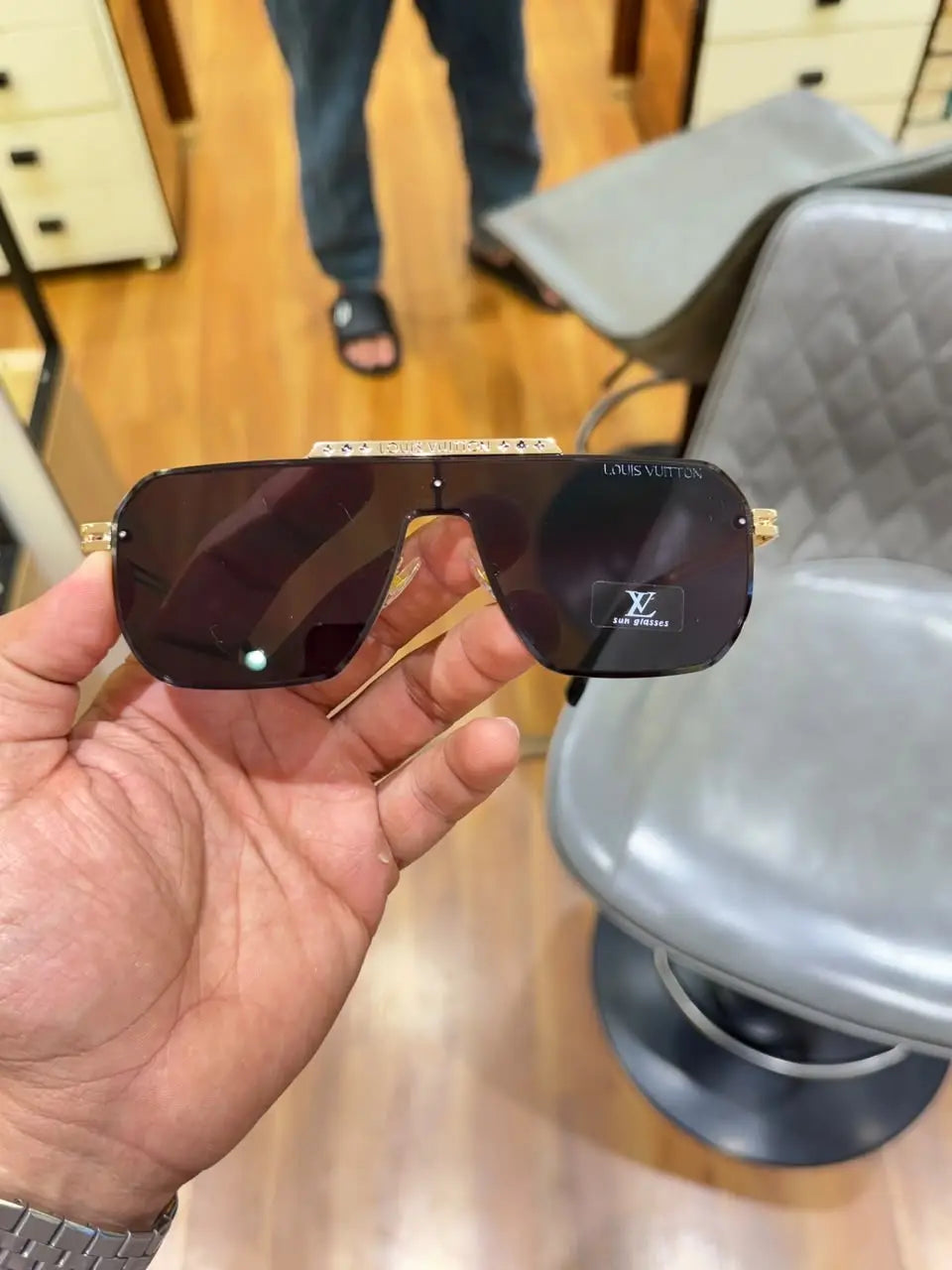 Louis vuitton 24027 gold black