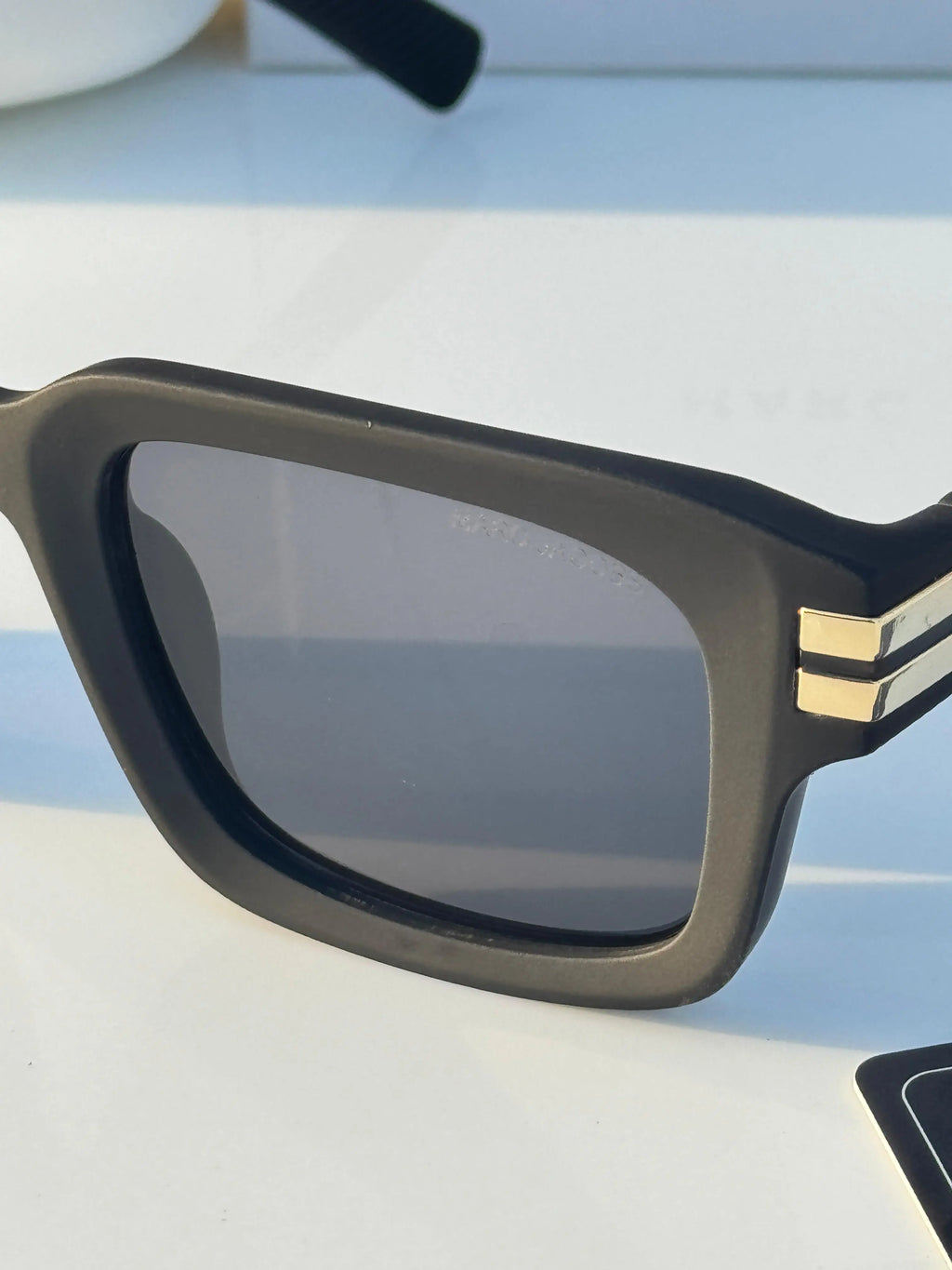 Marc_jacobs_1020_matt_black_gold