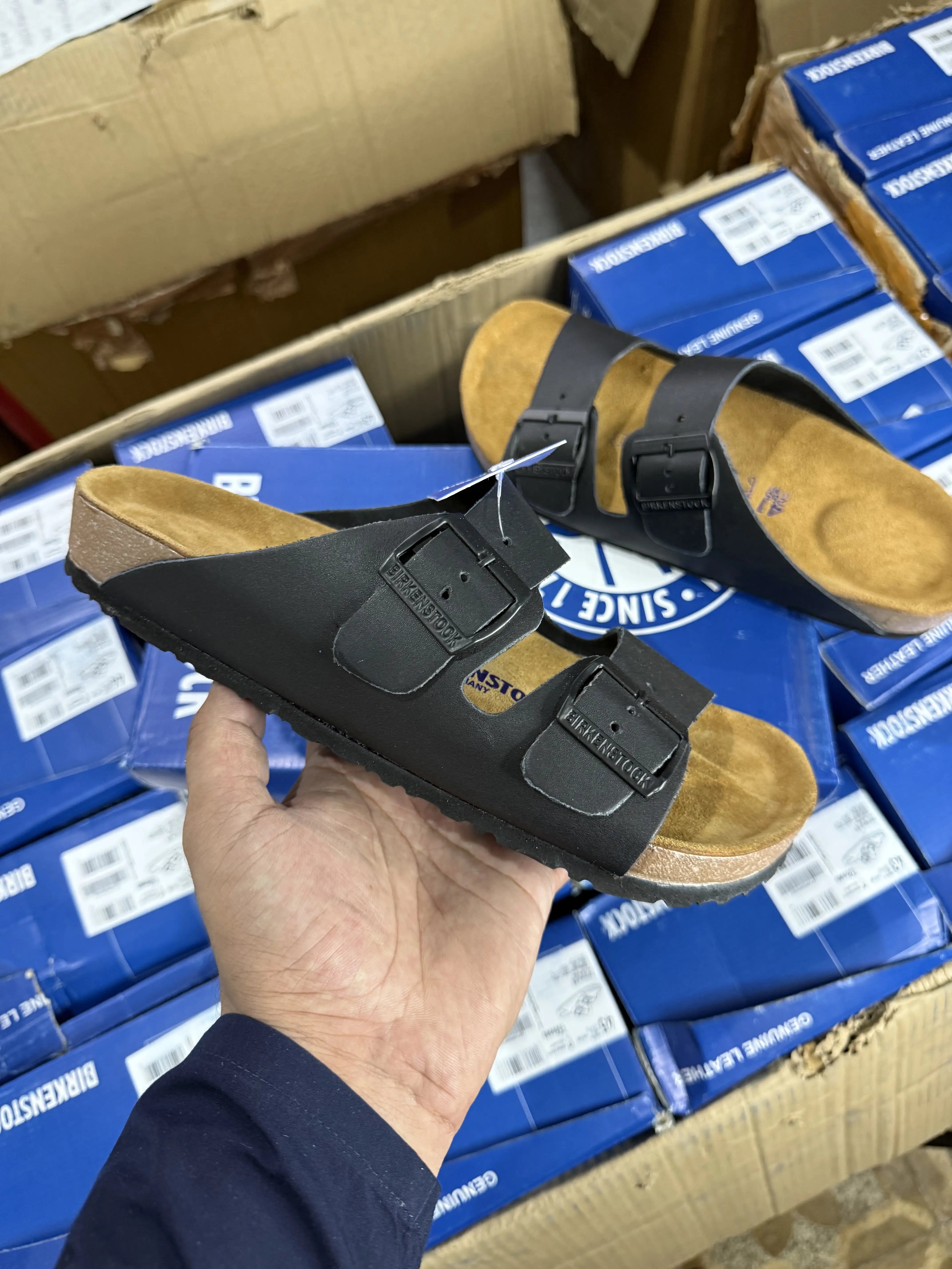 BIRKENSTOCK ARIZONA BLACK LETHER Main image