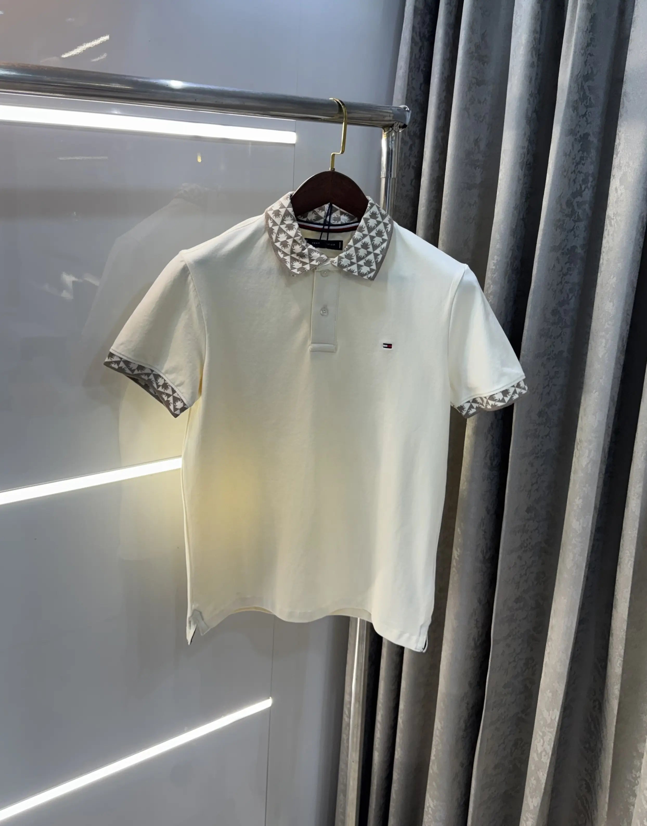 Tomm y Hilfiger Cream Premium Polo T-shirt