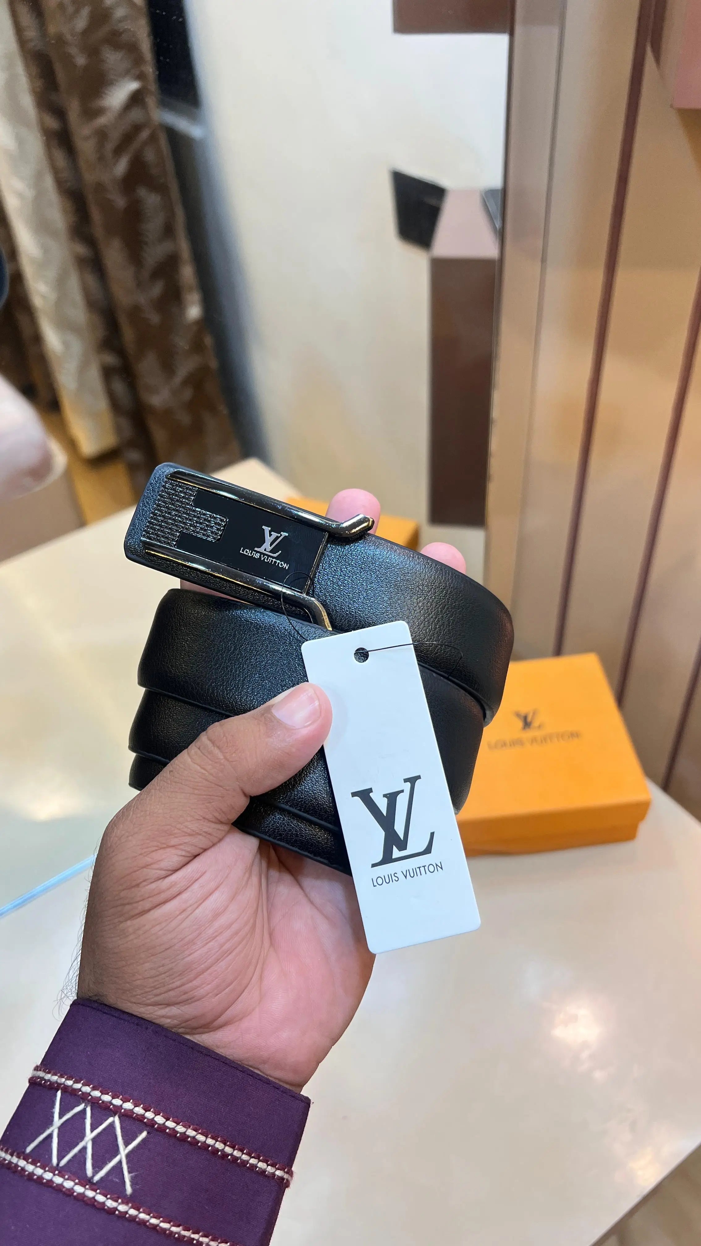 LOUIS VUITTON PREMIUM QUALITY IMP BELT WITH OG BOX LV-329 Main image