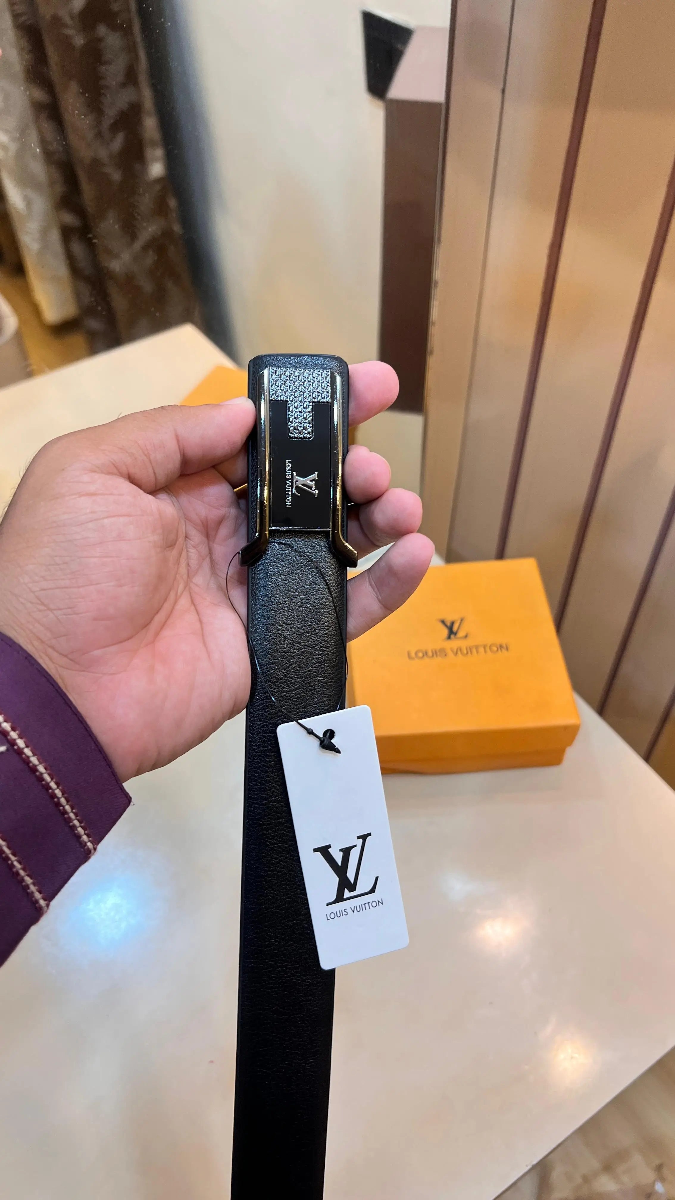 LOUIS VUITTON PREMIUM QUALITY IMP BELT WITH OG BOX LV-329 Secondary image