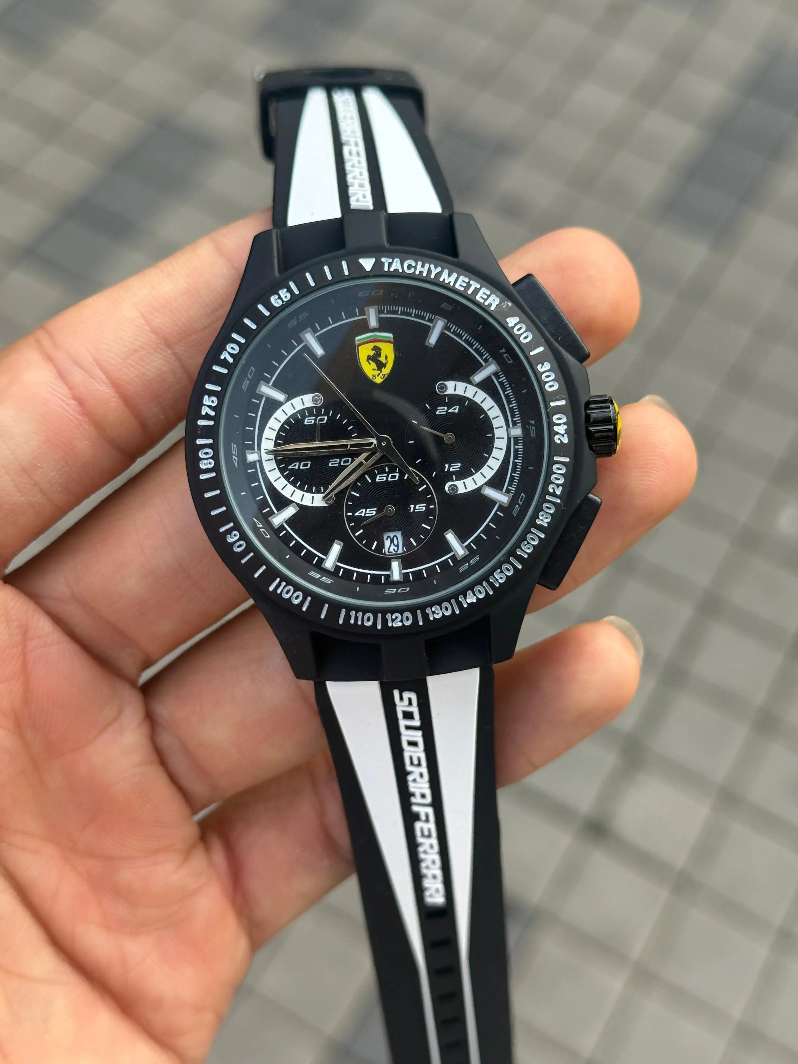 Ferrar i Scuderia Main image