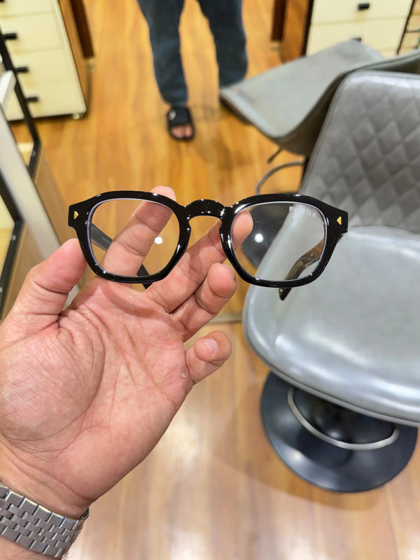 Prada_331_black_plano