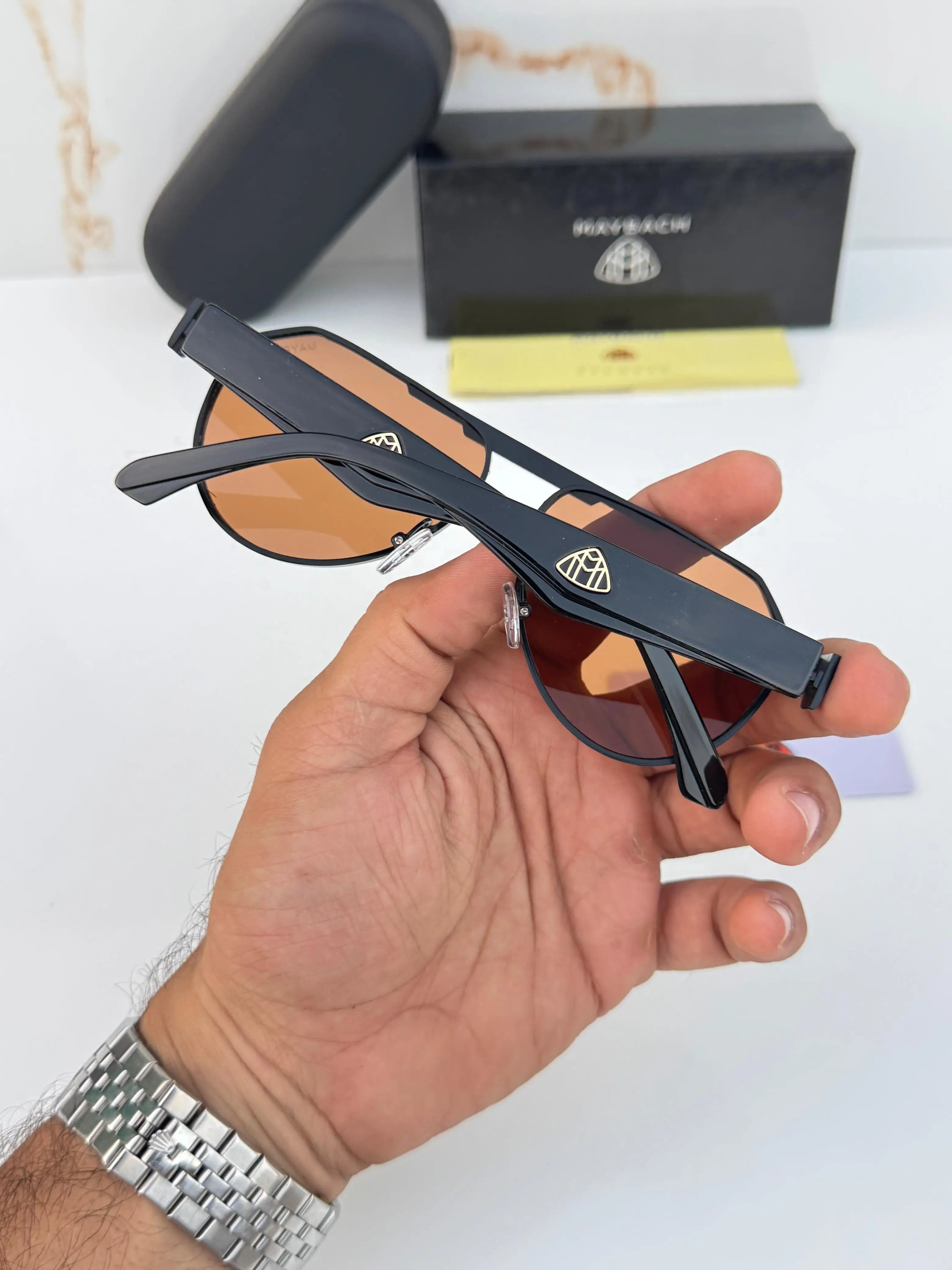 Maybach_7346_black_brown