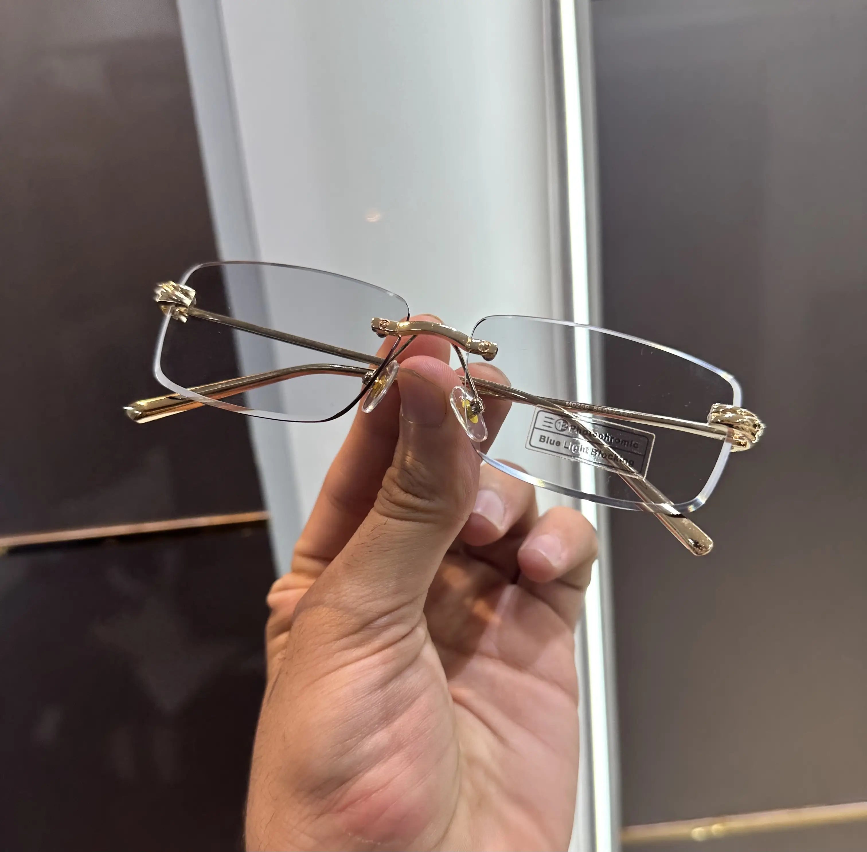 Cartie r Gold Photochromic Lens Premium Glasses 025 Secondary image