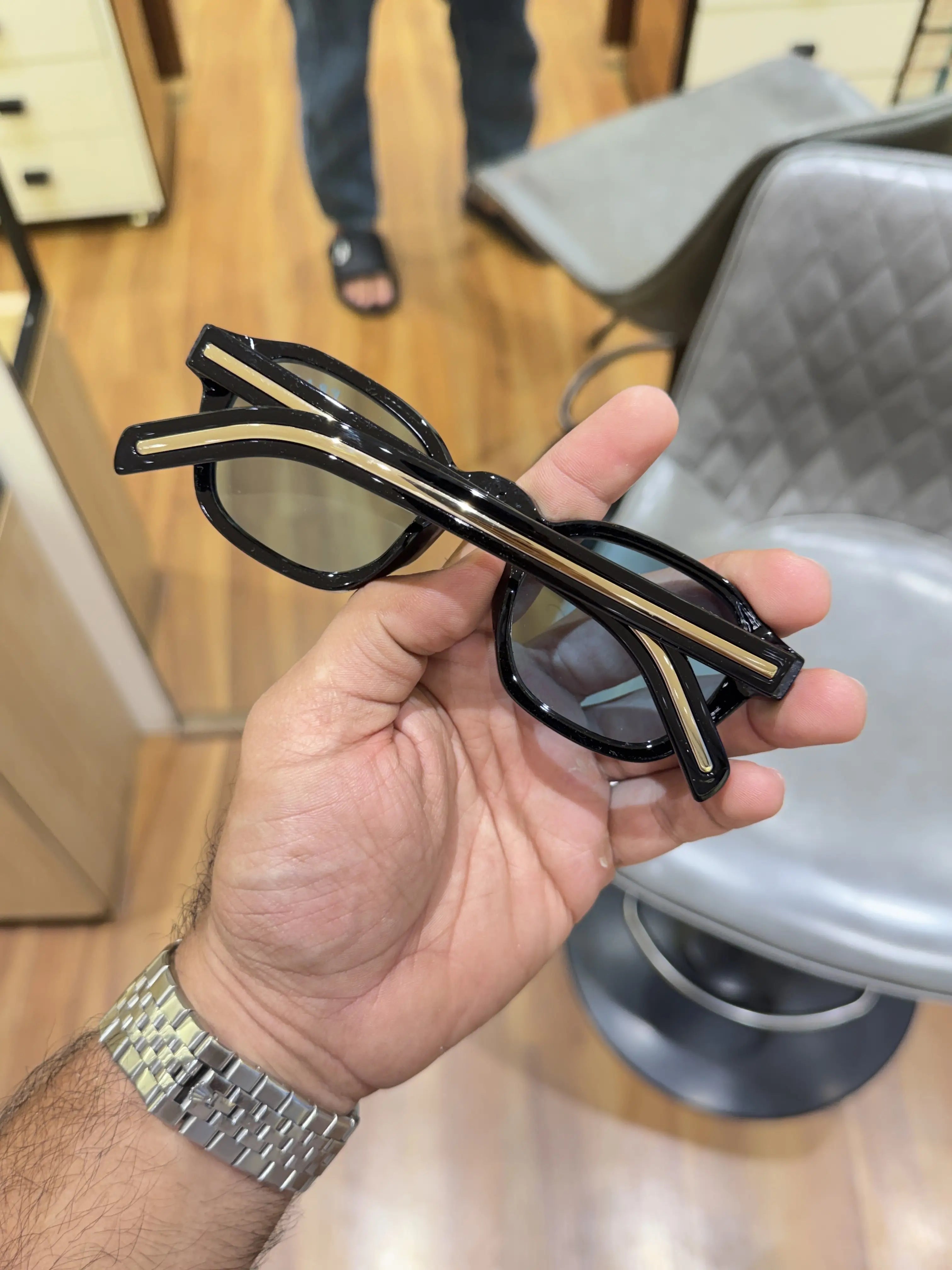 Prada_331_black_blue